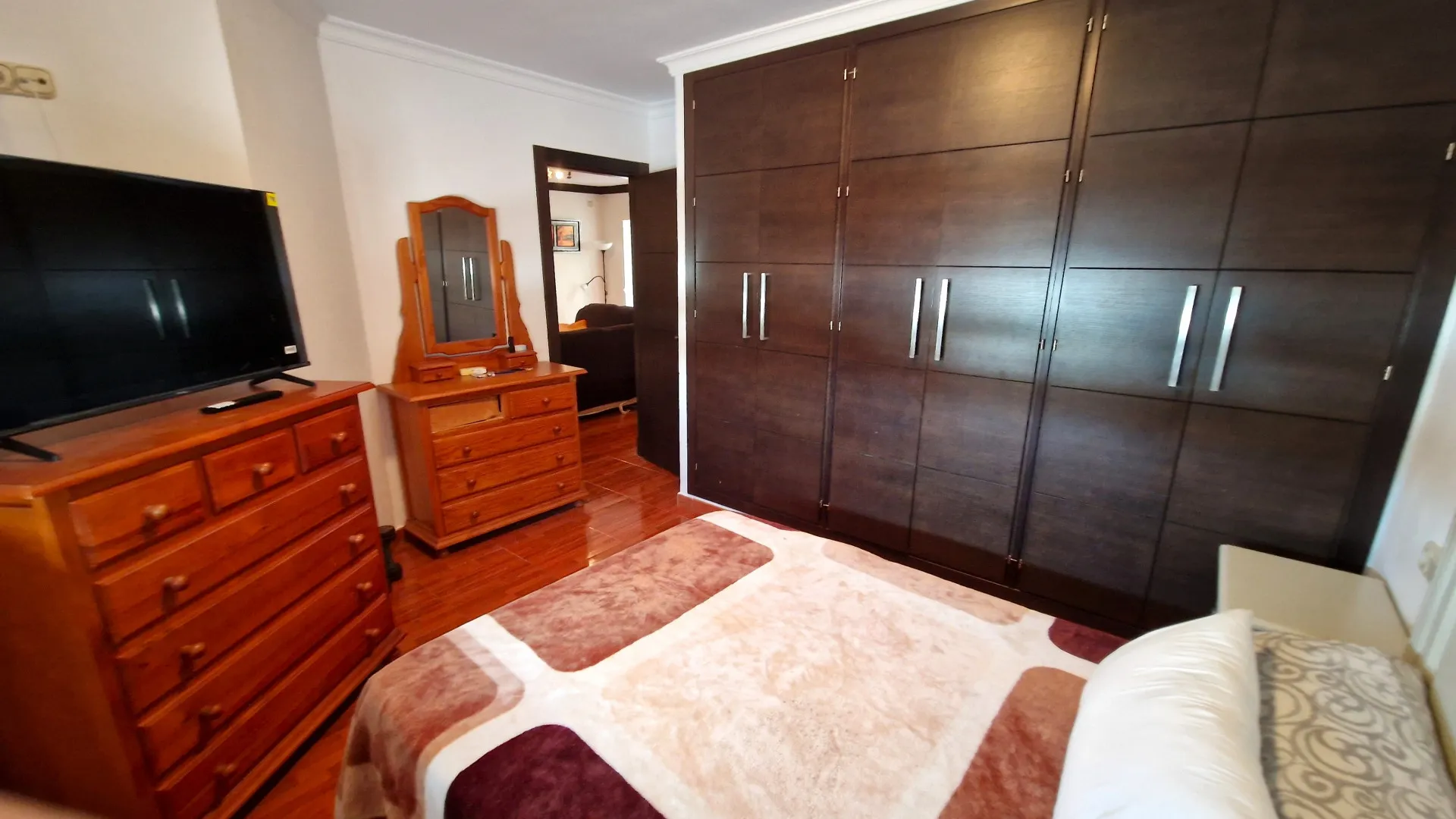 For sale Manilva Pueblo 6 bedrooms semi detached house