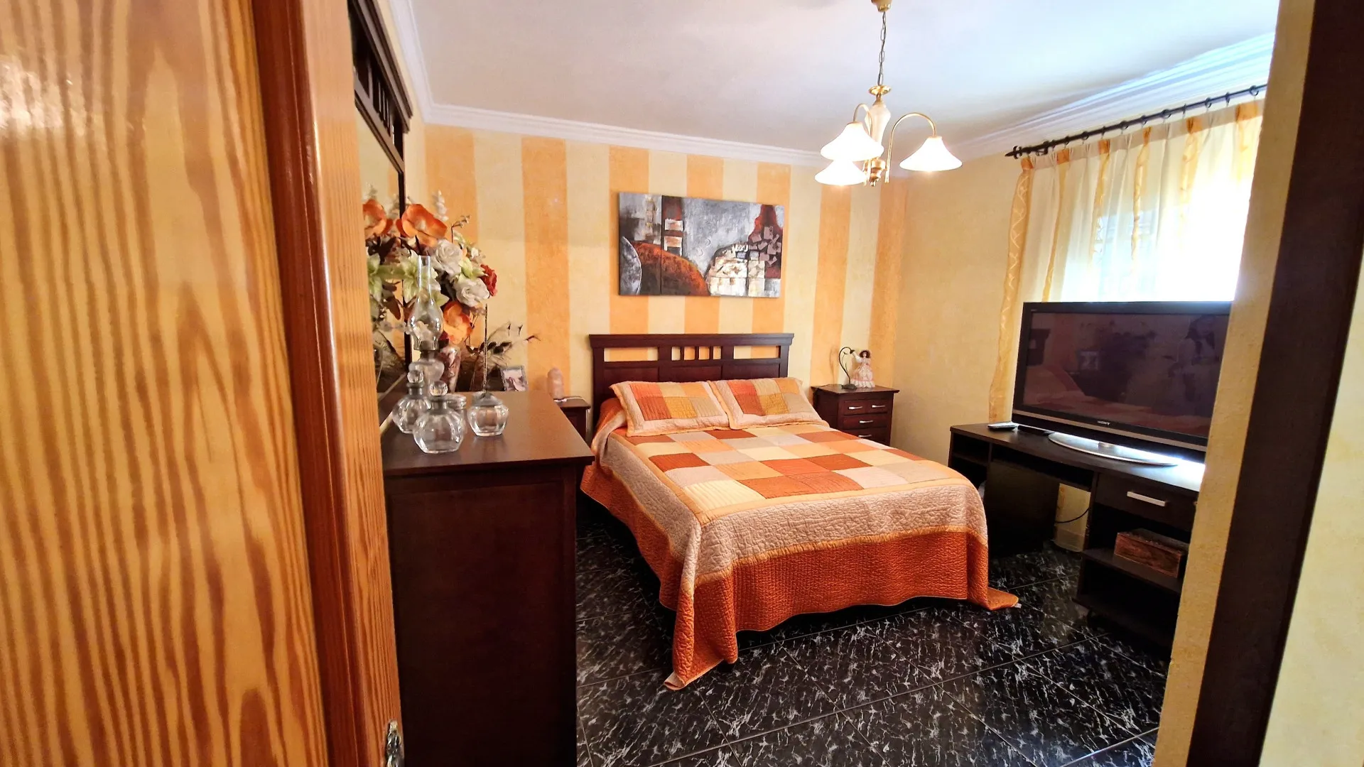 For sale Manilva Pueblo 6 bedrooms semi detached house