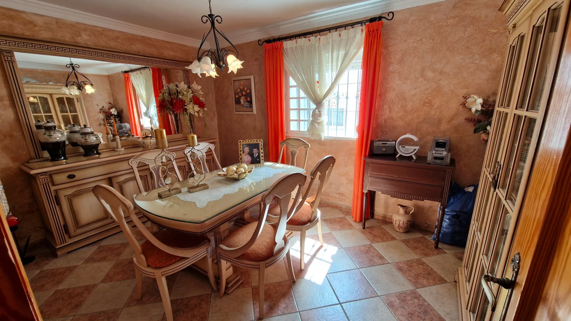 For sale Manilva Pueblo 6 bedrooms semi detached house