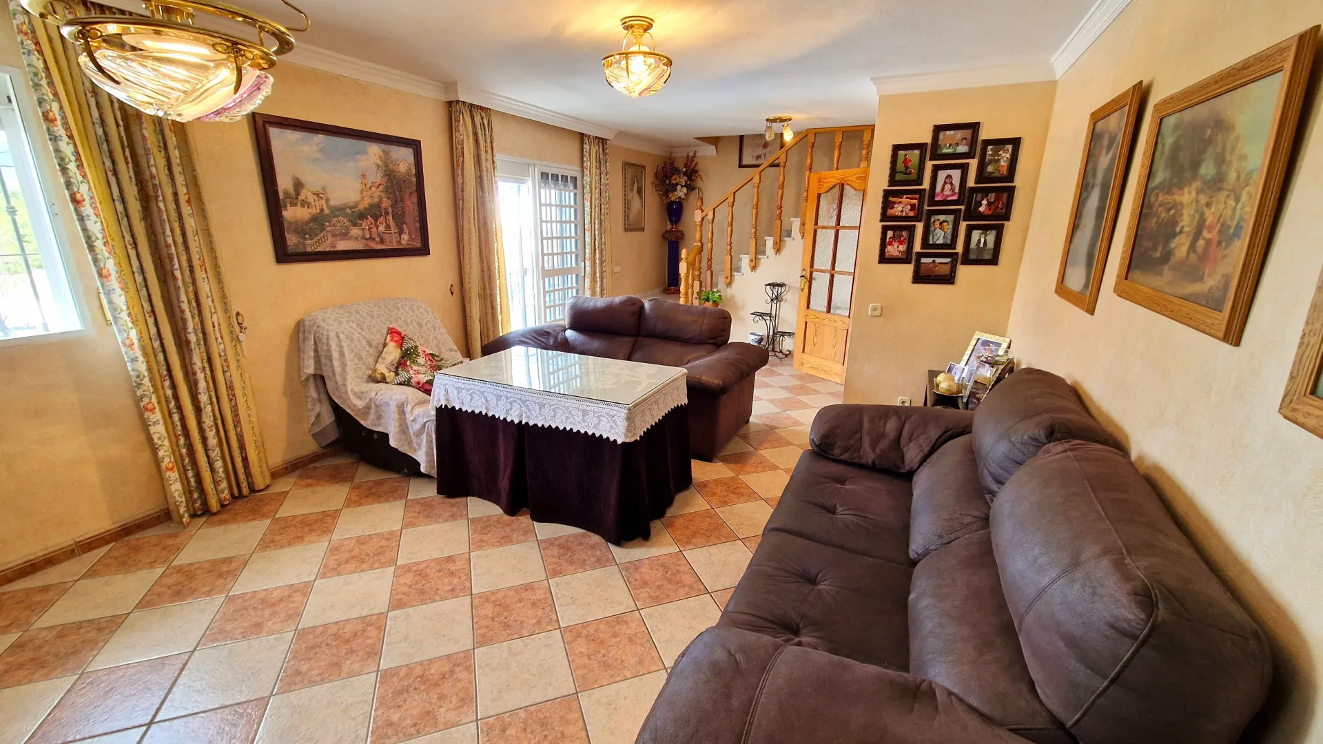 For sale Manilva Pueblo 6 bedrooms semi detached house