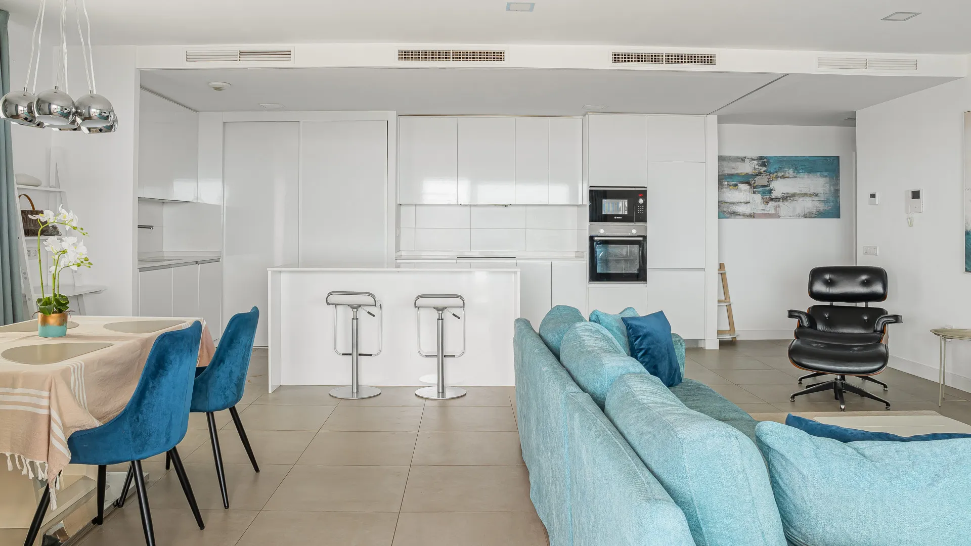 Apartamento con 3 dormitorios en venta en Benalmadena