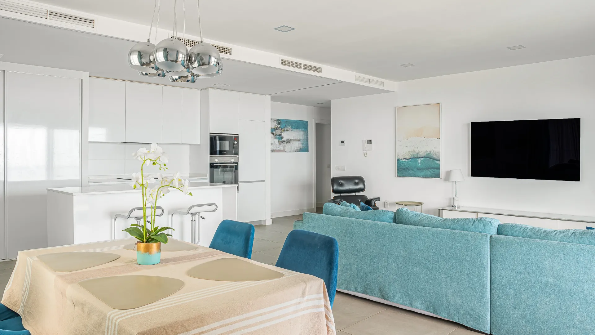 Apartamento con 3 dormitorios en venta en Benalmadena