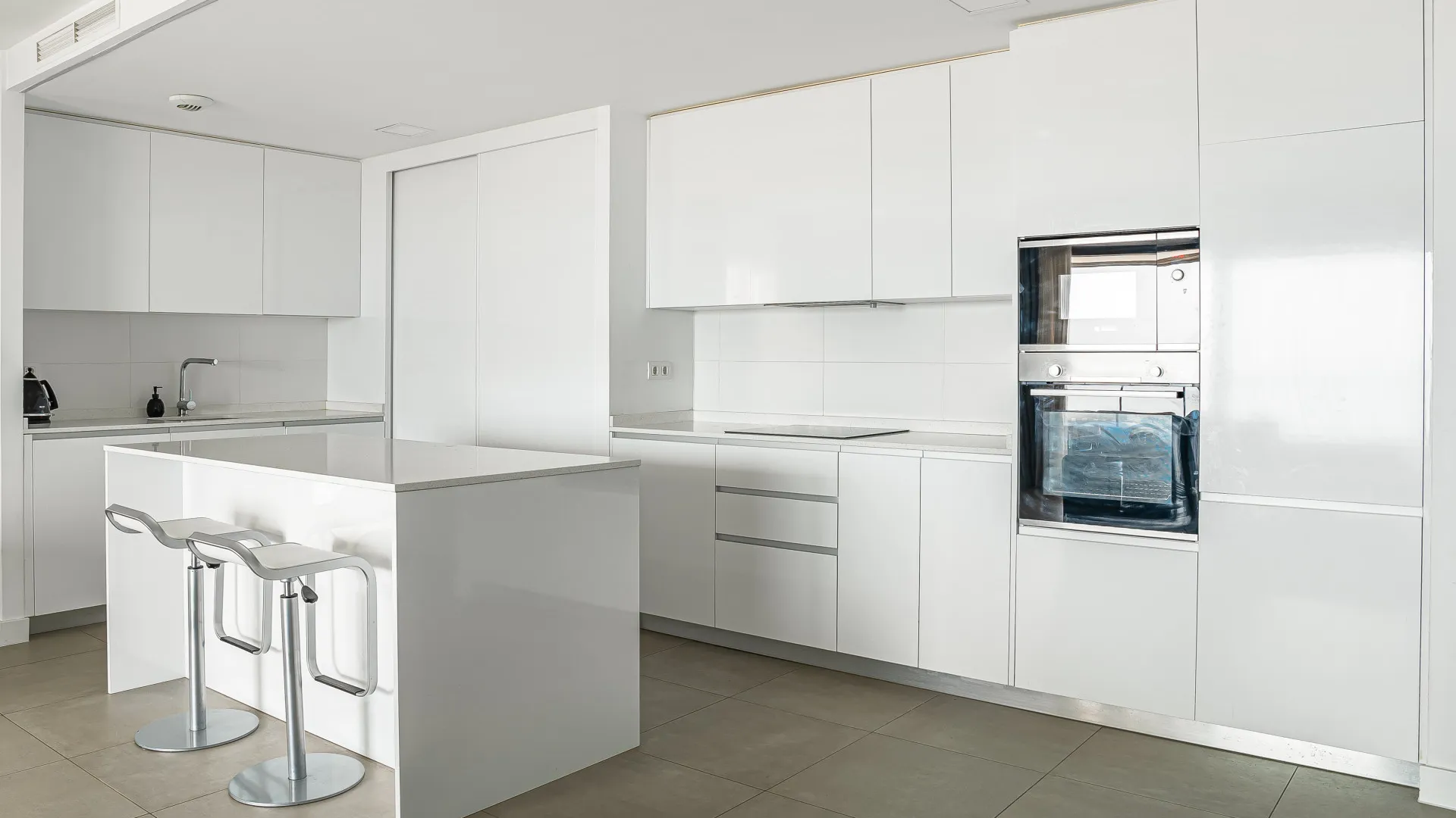 Apartamento con 3 dormitorios en venta en Benalmadena