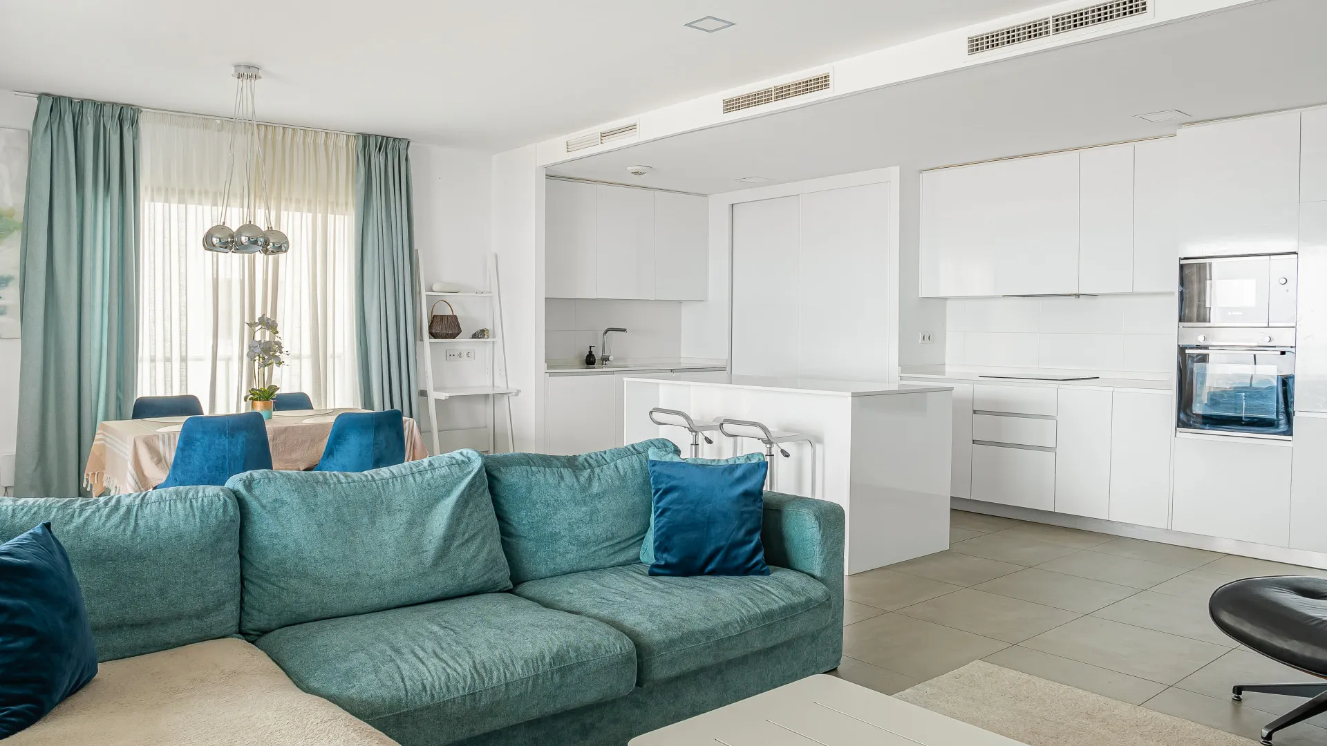 Apartamento con 3 dormitorios en venta en Benalmadena