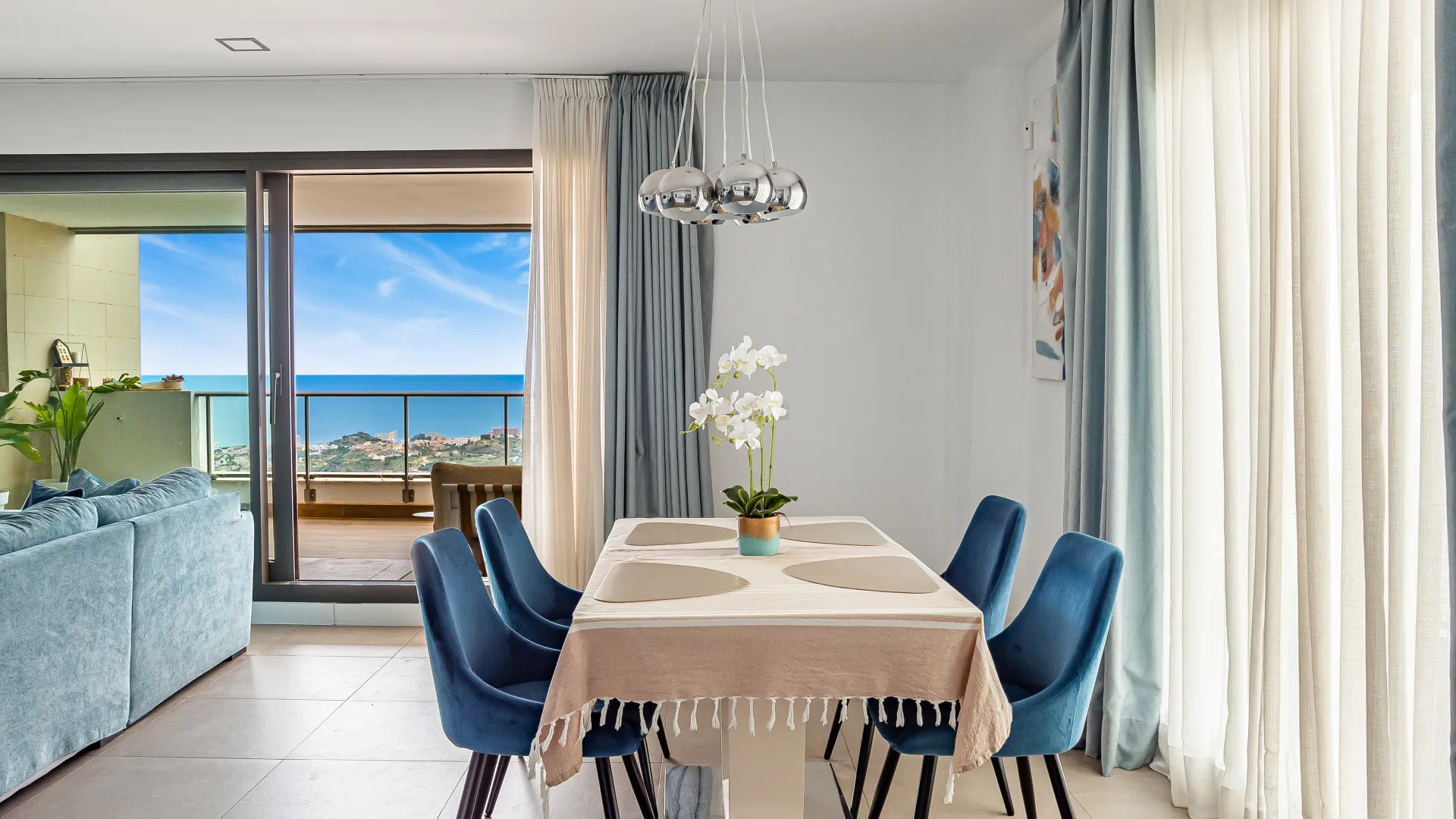 Apartamento con 3 dormitorios en venta en Benalmadena