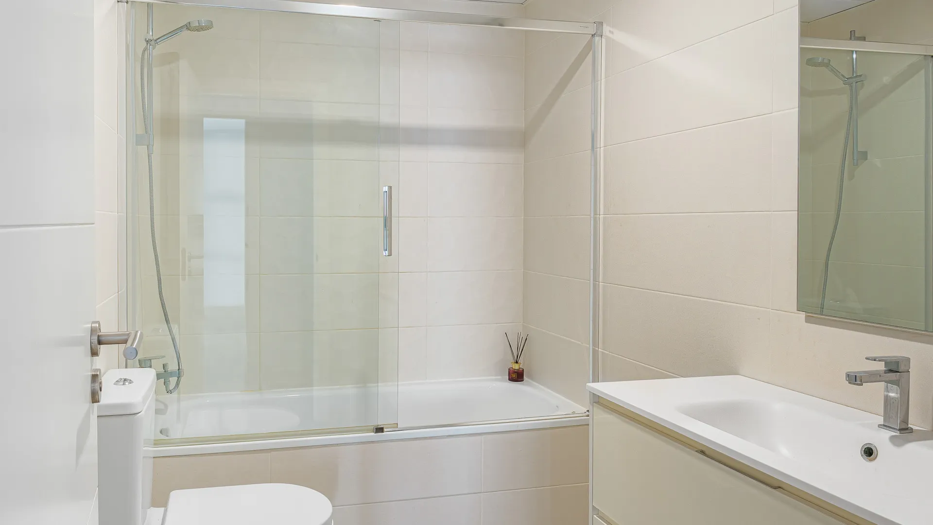 Apartamento con 3 dormitorios en venta en Benalmadena