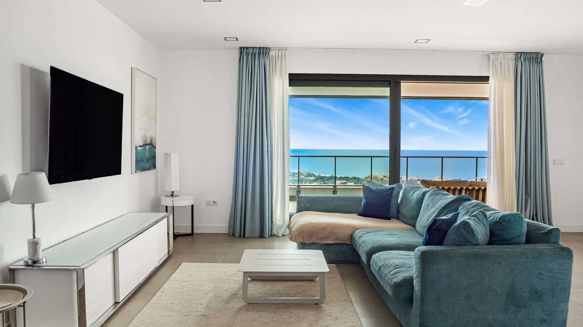 Apartamento con 3 dormitorios en venta en Benalmadena