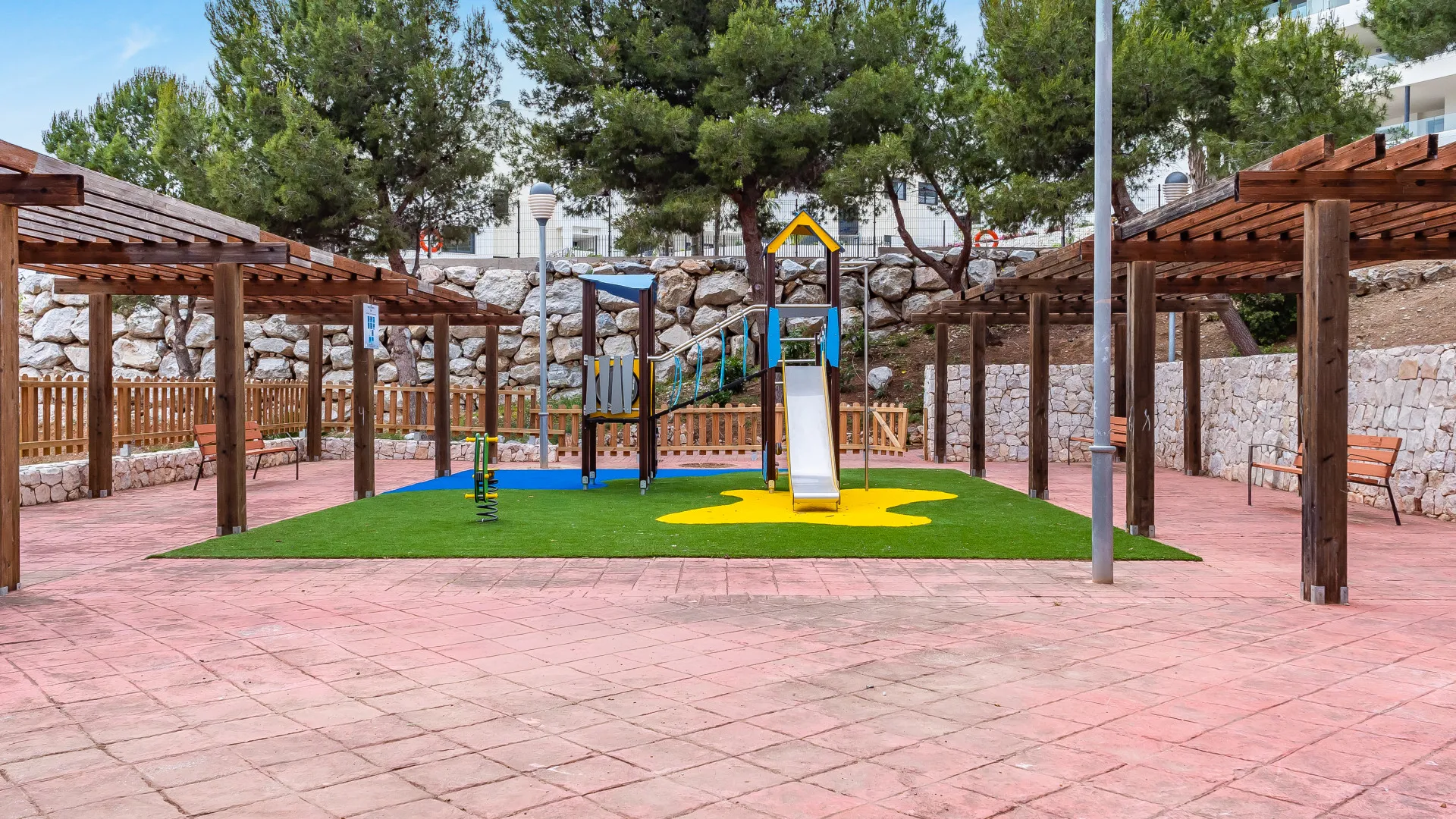 Apartamento con 3 dormitorios en venta en Benalmadena
