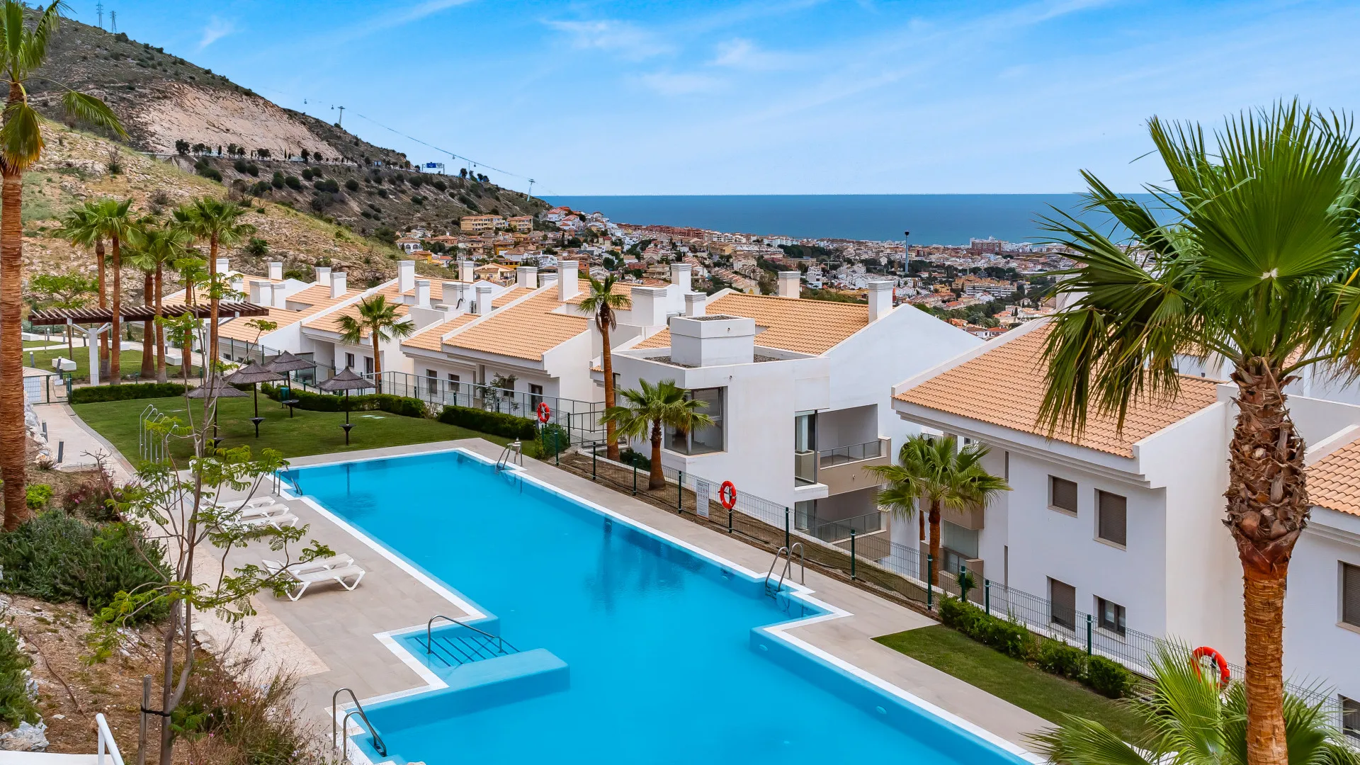 Apartamento con 3 dormitorios en venta en Benalmadena