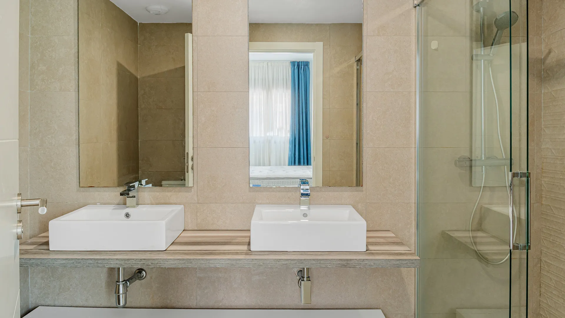 Apartamento con 3 dormitorios en venta en Benalmadena