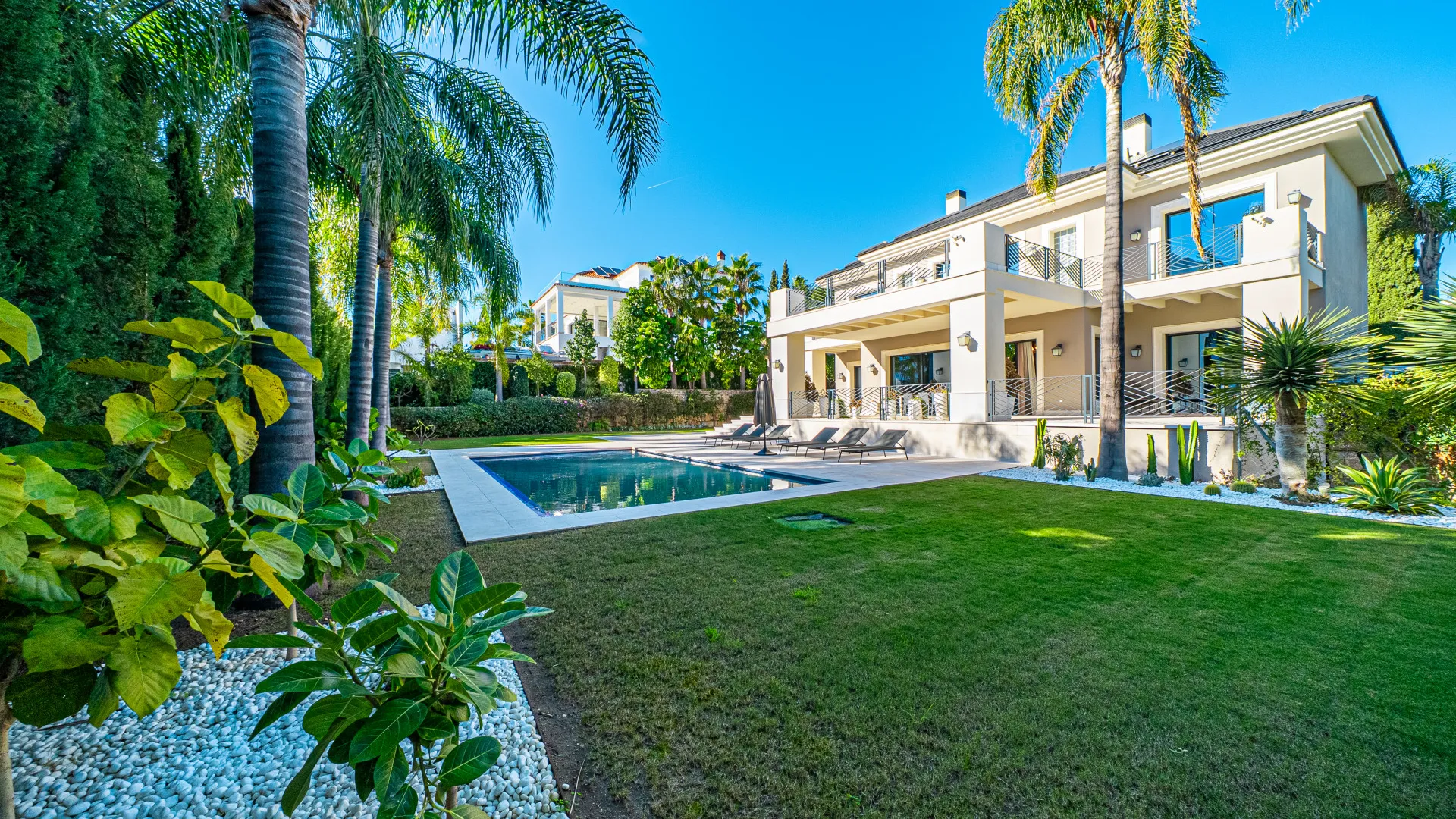 Comprar villa de 6 dormitorios en Los Flamingos