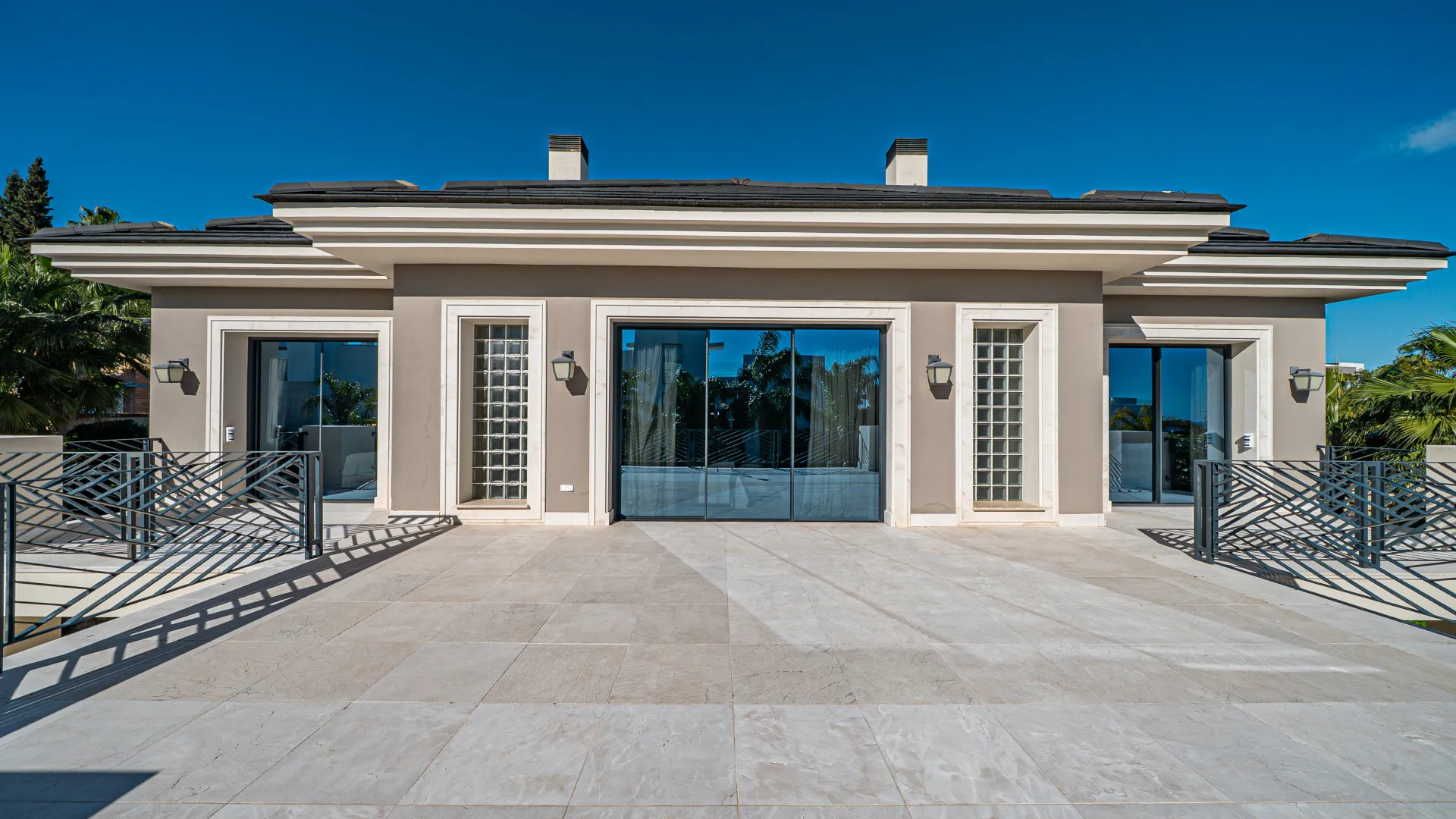 Comprar villa de 6 dormitorios en Los Flamingos