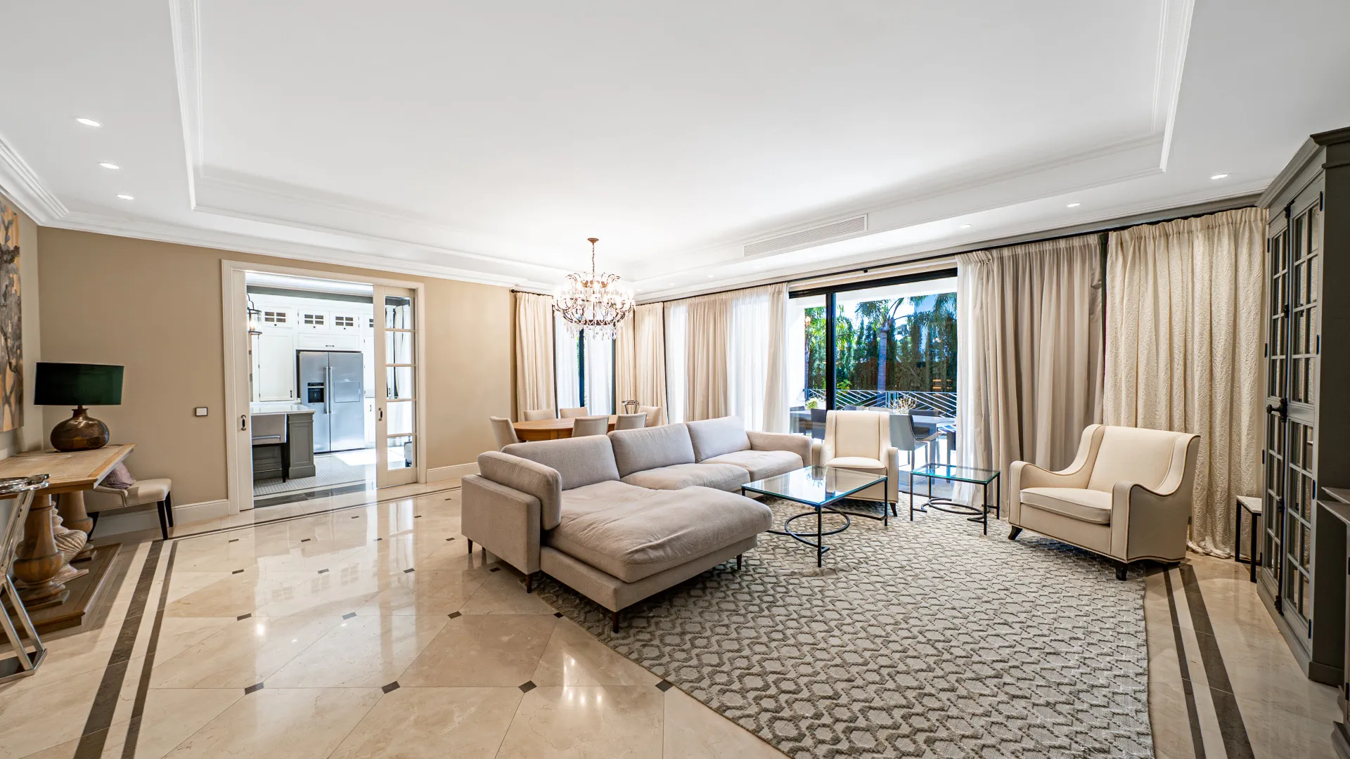 Comprar villa de 6 dormitorios en Los Flamingos