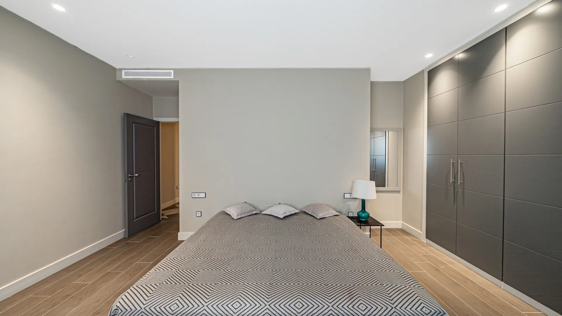 Comprar villa de 6 dormitorios en Los Flamingos