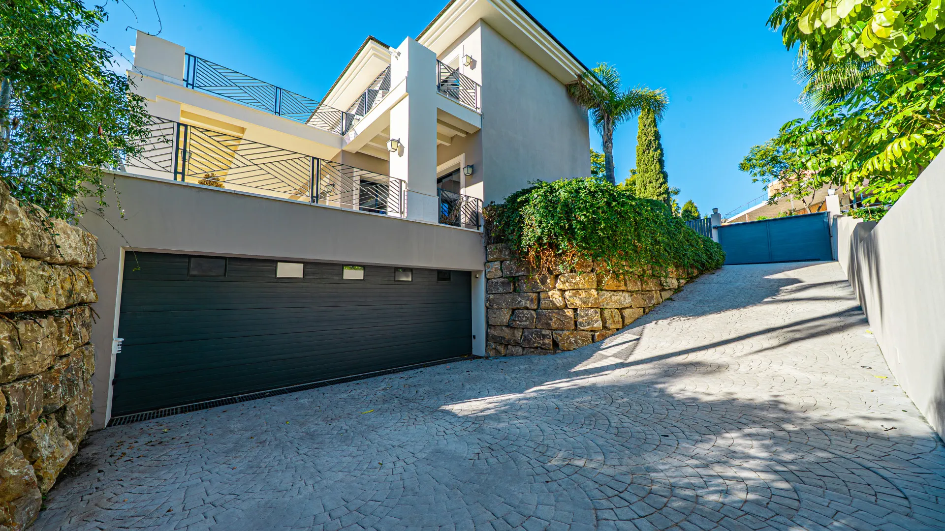 Comprar villa de 6 dormitorios en Los Flamingos