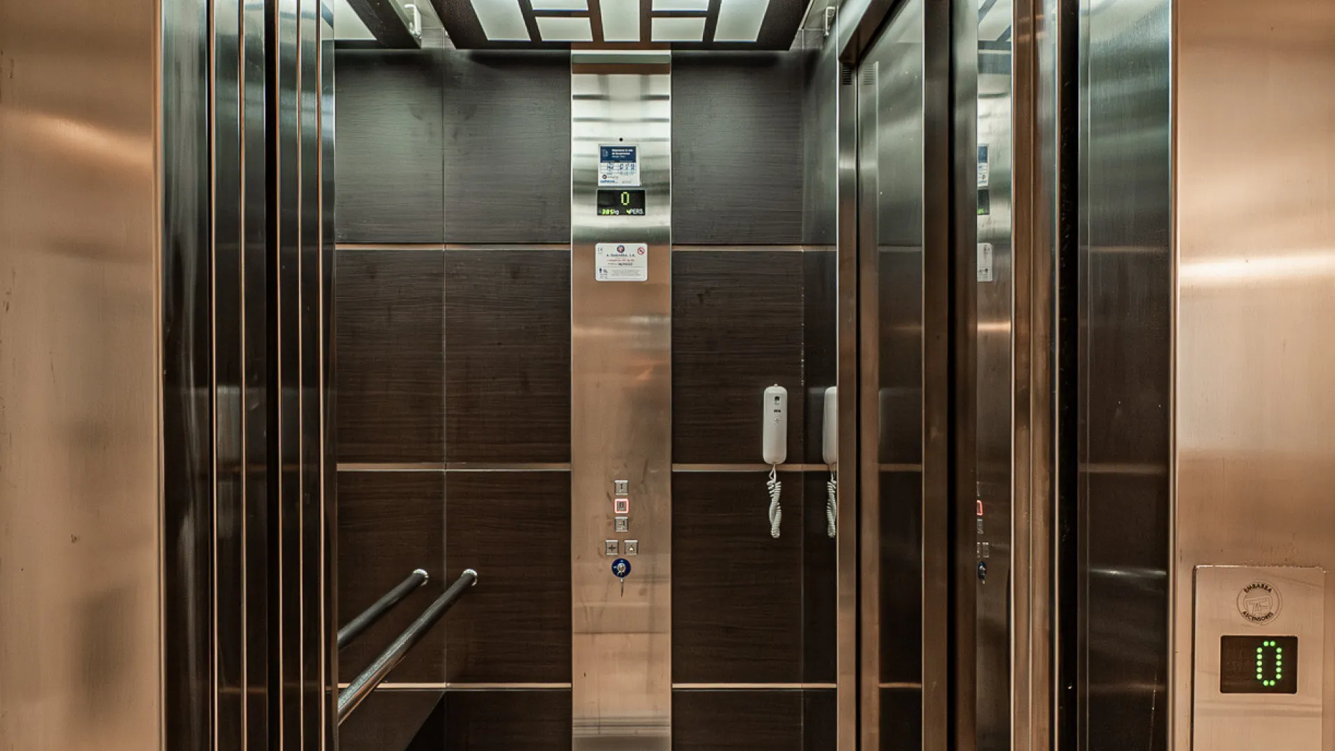 Comprar villa de 6 dormitorios en Los Flamingos