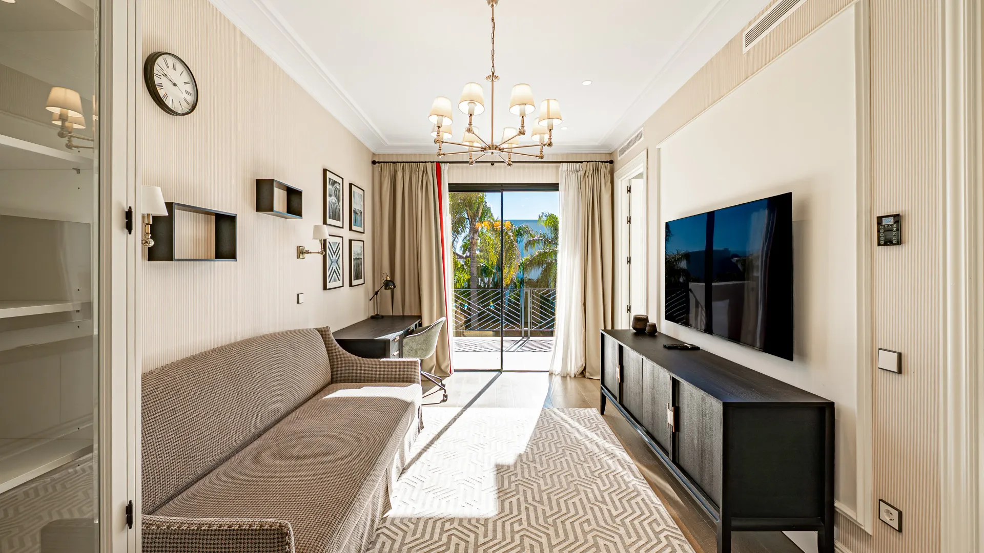 Comprar villa de 6 dormitorios en Los Flamingos