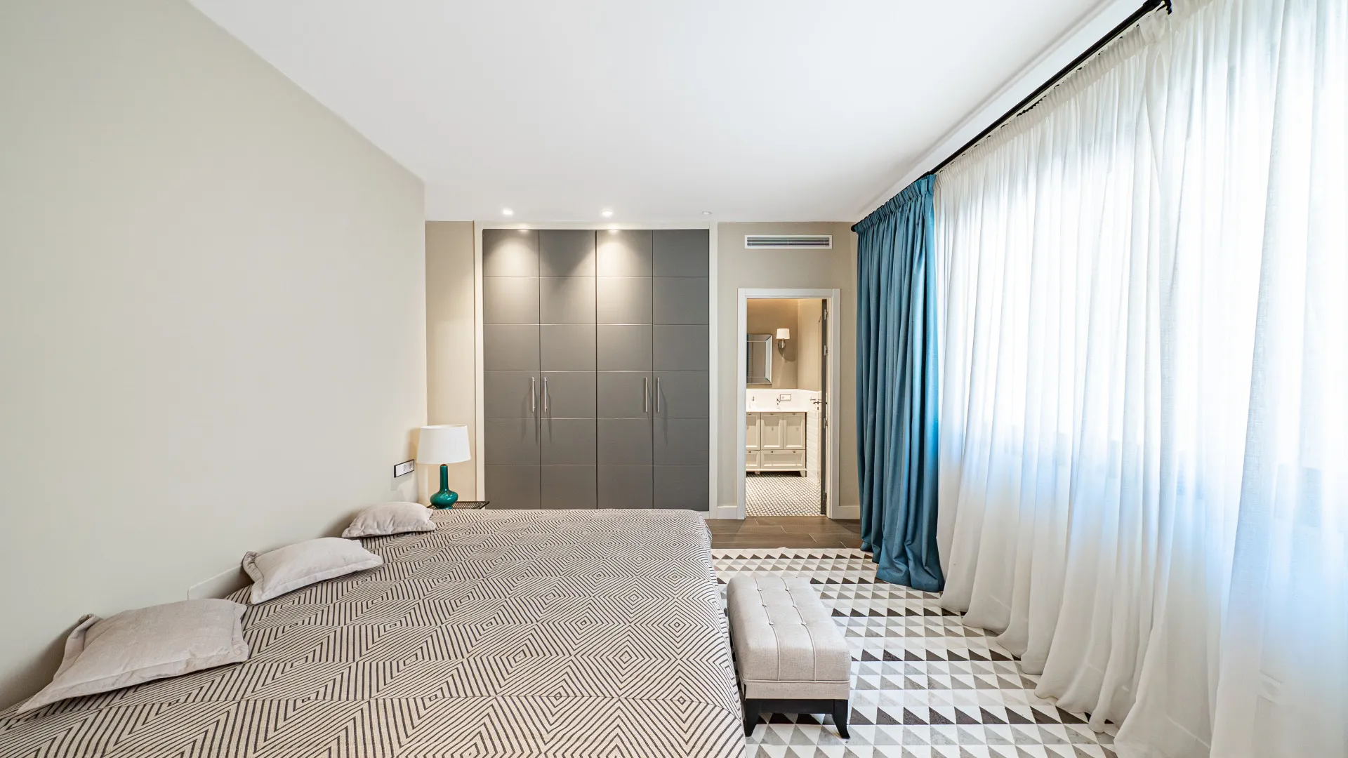 Comprar villa de 6 dormitorios en Los Flamingos