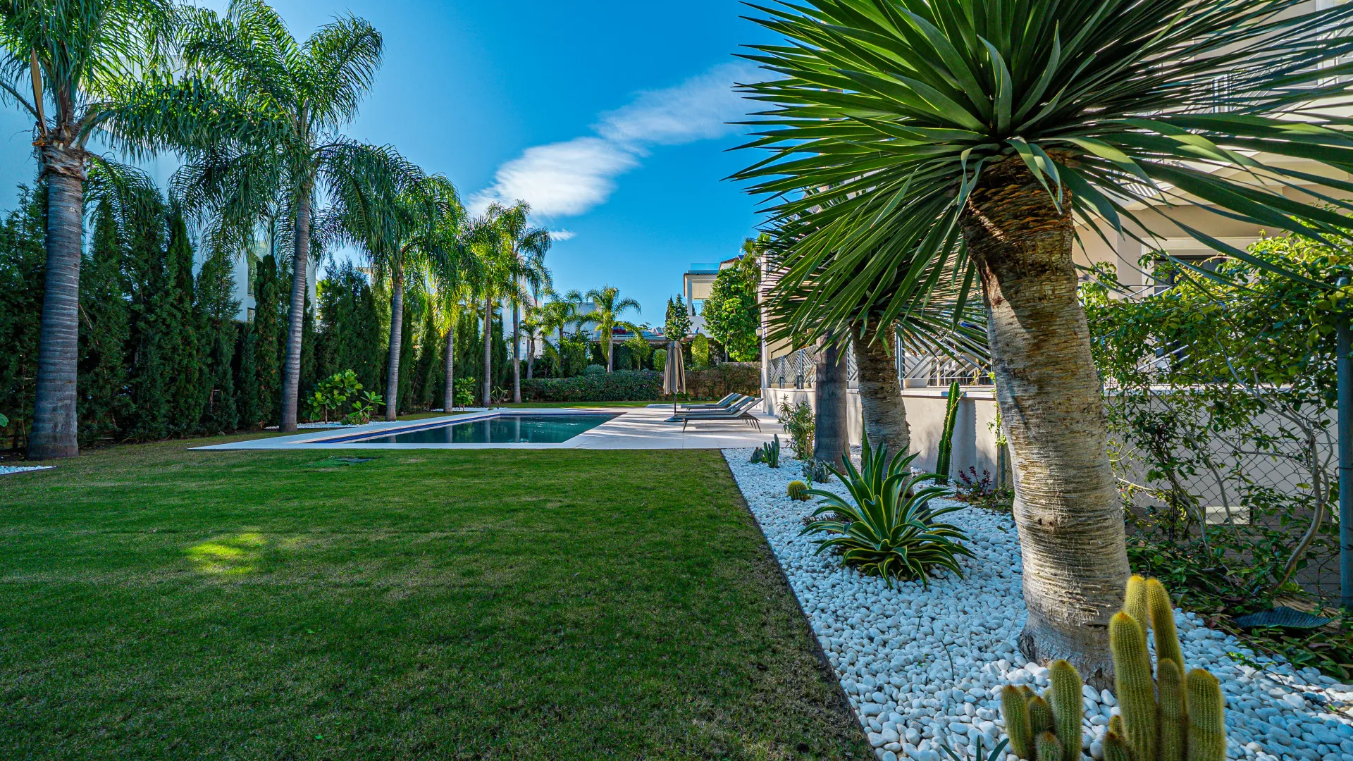 Comprar villa de 6 dormitorios en Los Flamingos