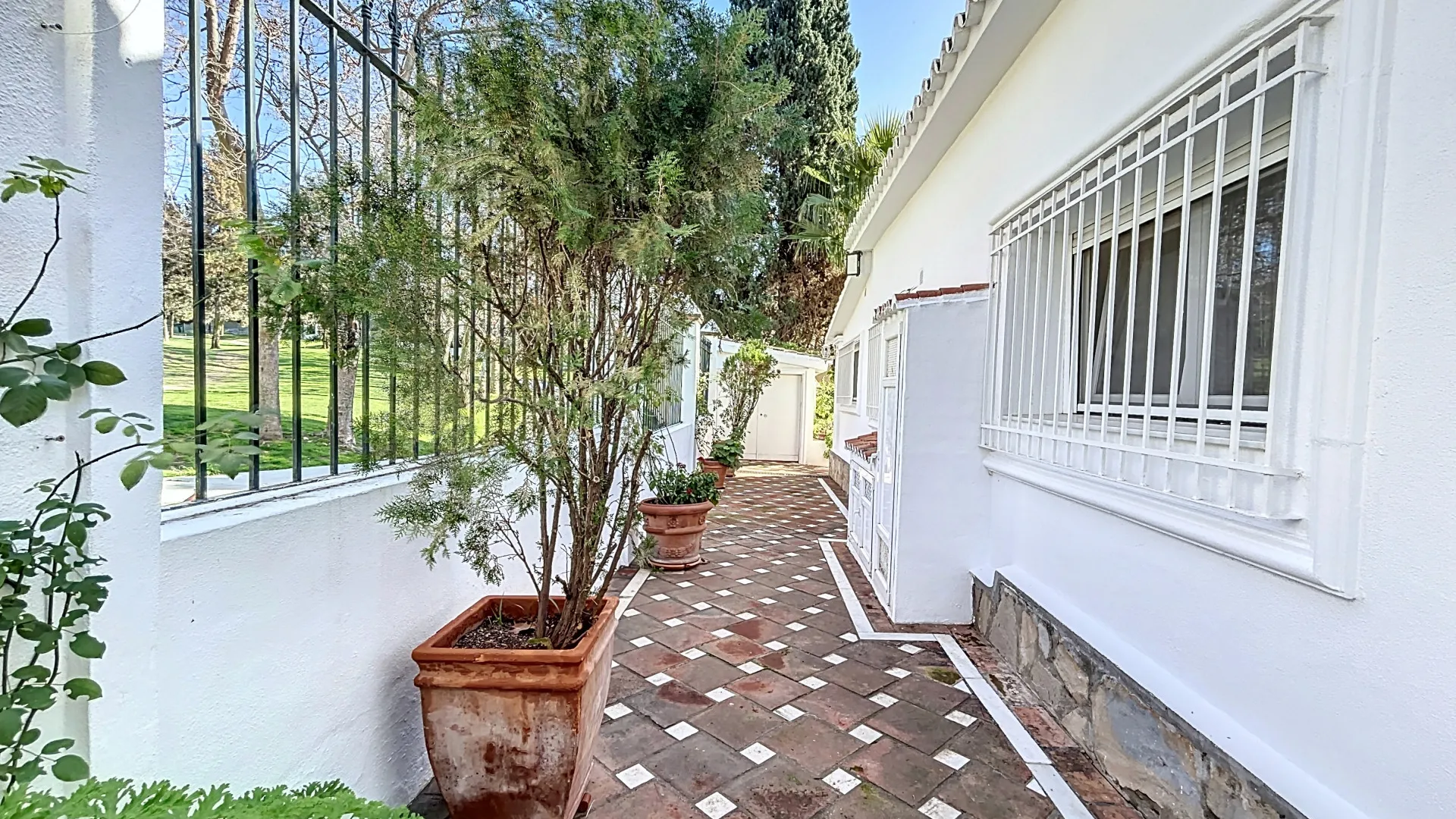 Villa con 3 dormitorios en venta en Guadalmina Alta