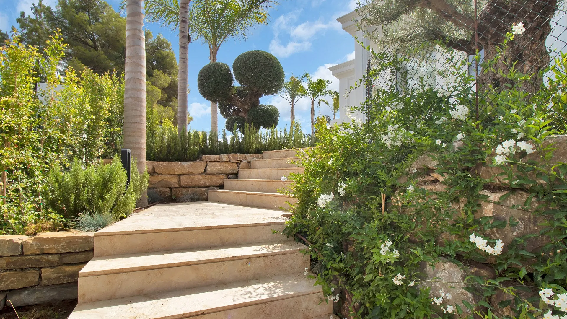 Comprar villa de 6 dormitorios en Las Lomas del Marbella Club