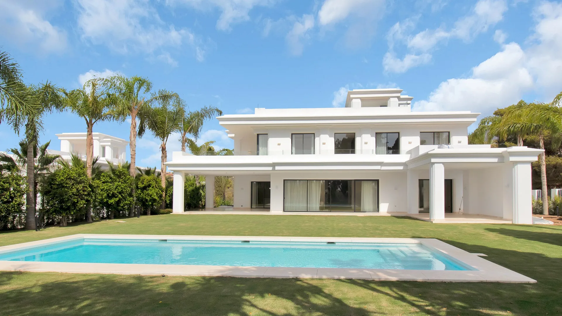 Comprar villa de 6 dormitorios en Las Lomas del Marbella Club