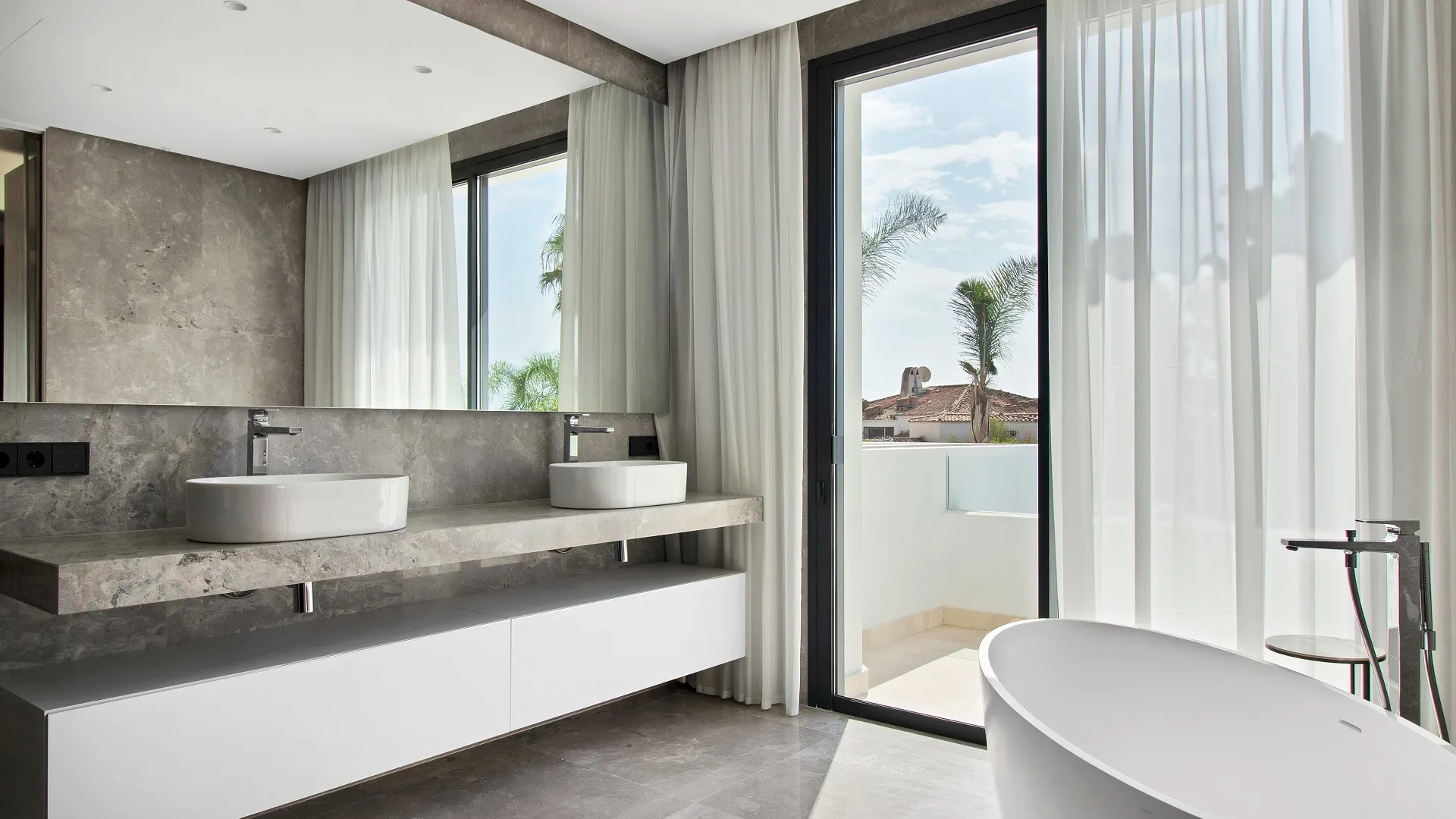 Comprar villa de 6 dormitorios en Las Lomas del Marbella Club