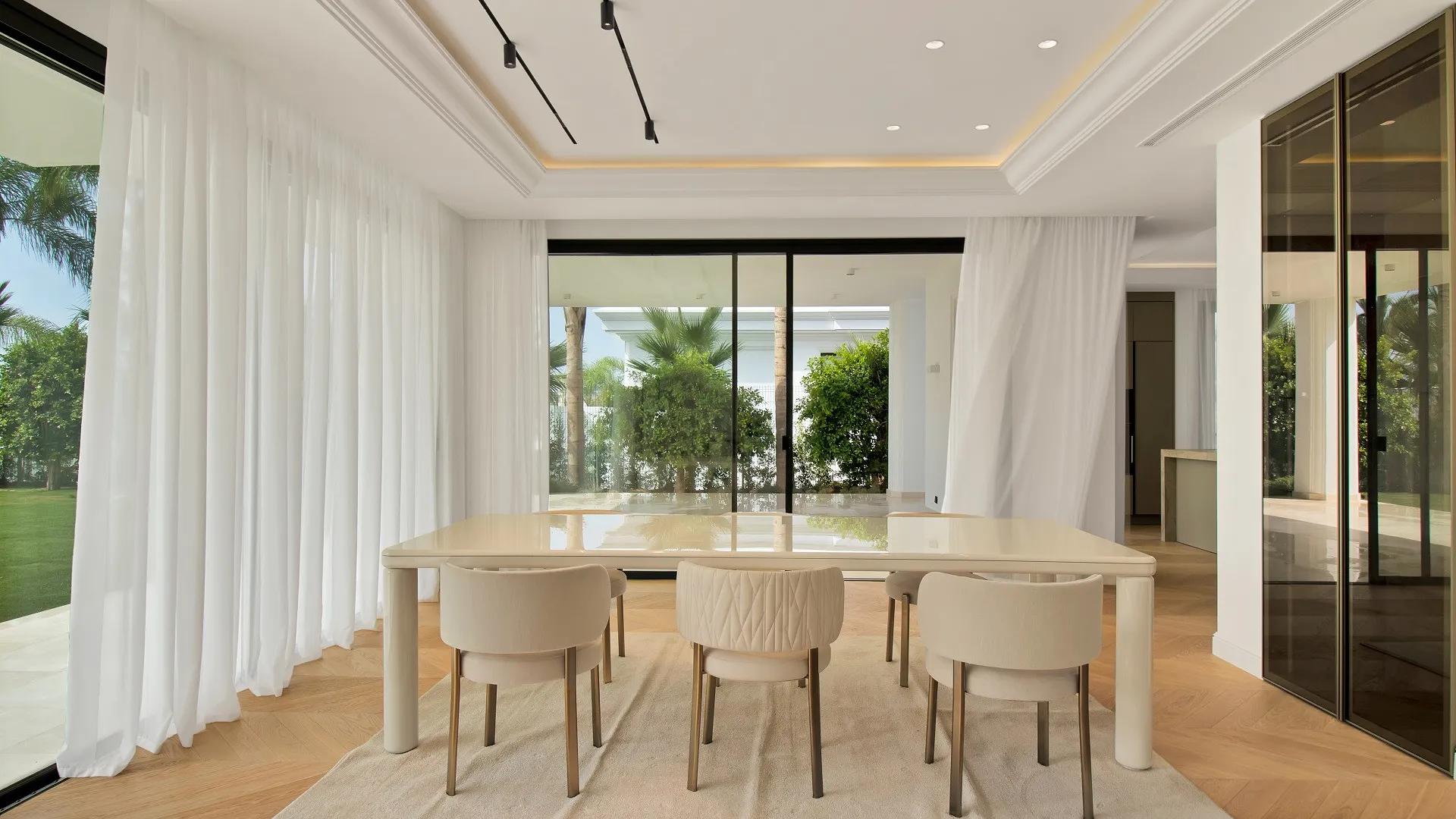 Comprar villa de 6 dormitorios en Las Lomas del Marbella Club