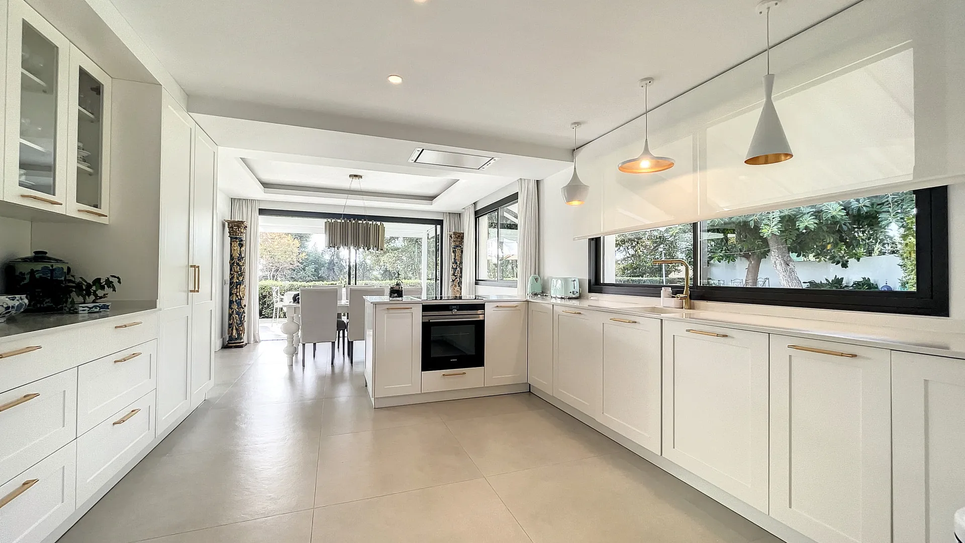 Villa en venta en Guadalmina Alta con 4 dormitorios