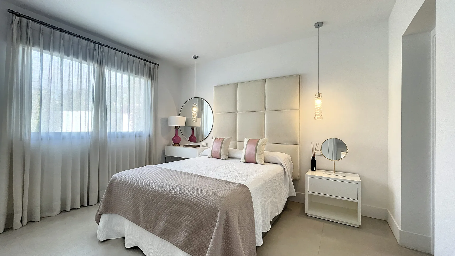 Villa en venta en Guadalmina Alta con 4 dormitorios