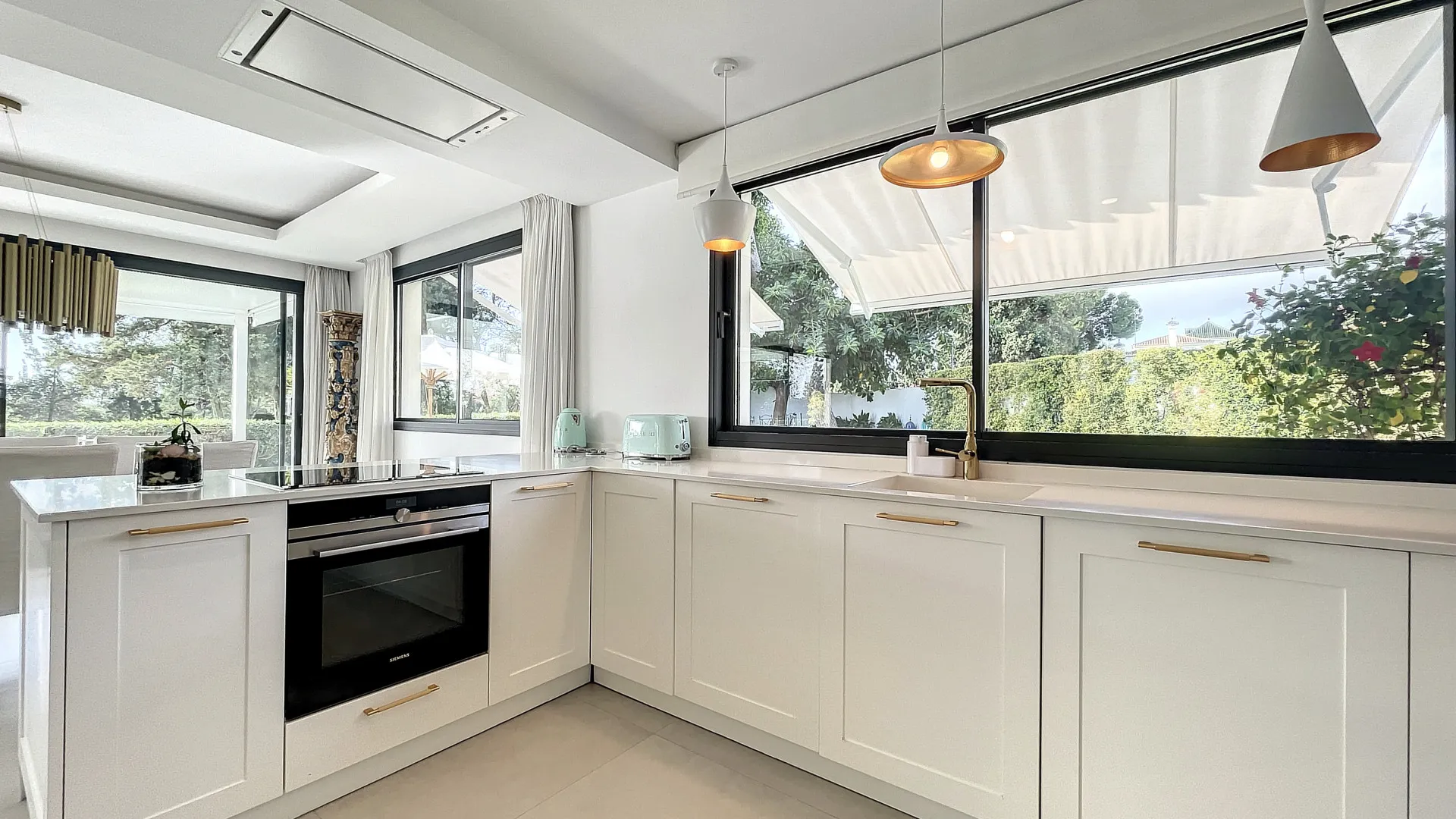 Villa en venta en Guadalmina Alta con 4 dormitorios