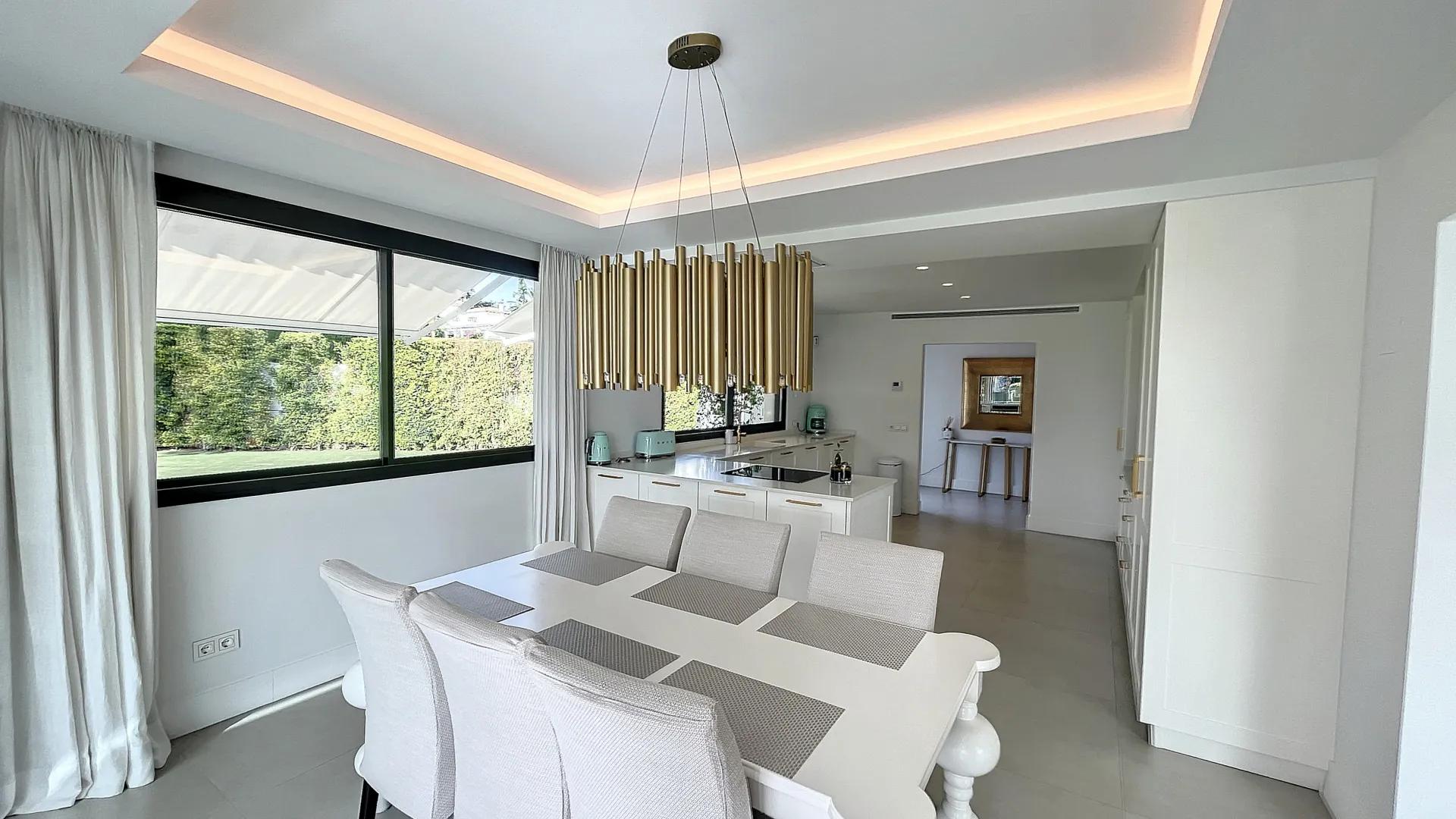 Villa en venta en Guadalmina Alta con 4 dormitorios