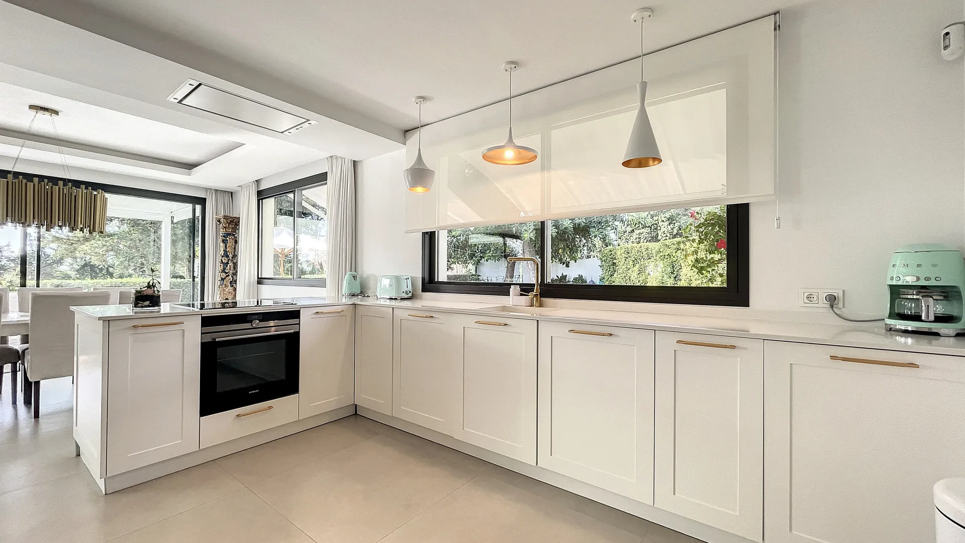 Villa en venta en Guadalmina Alta con 4 dormitorios