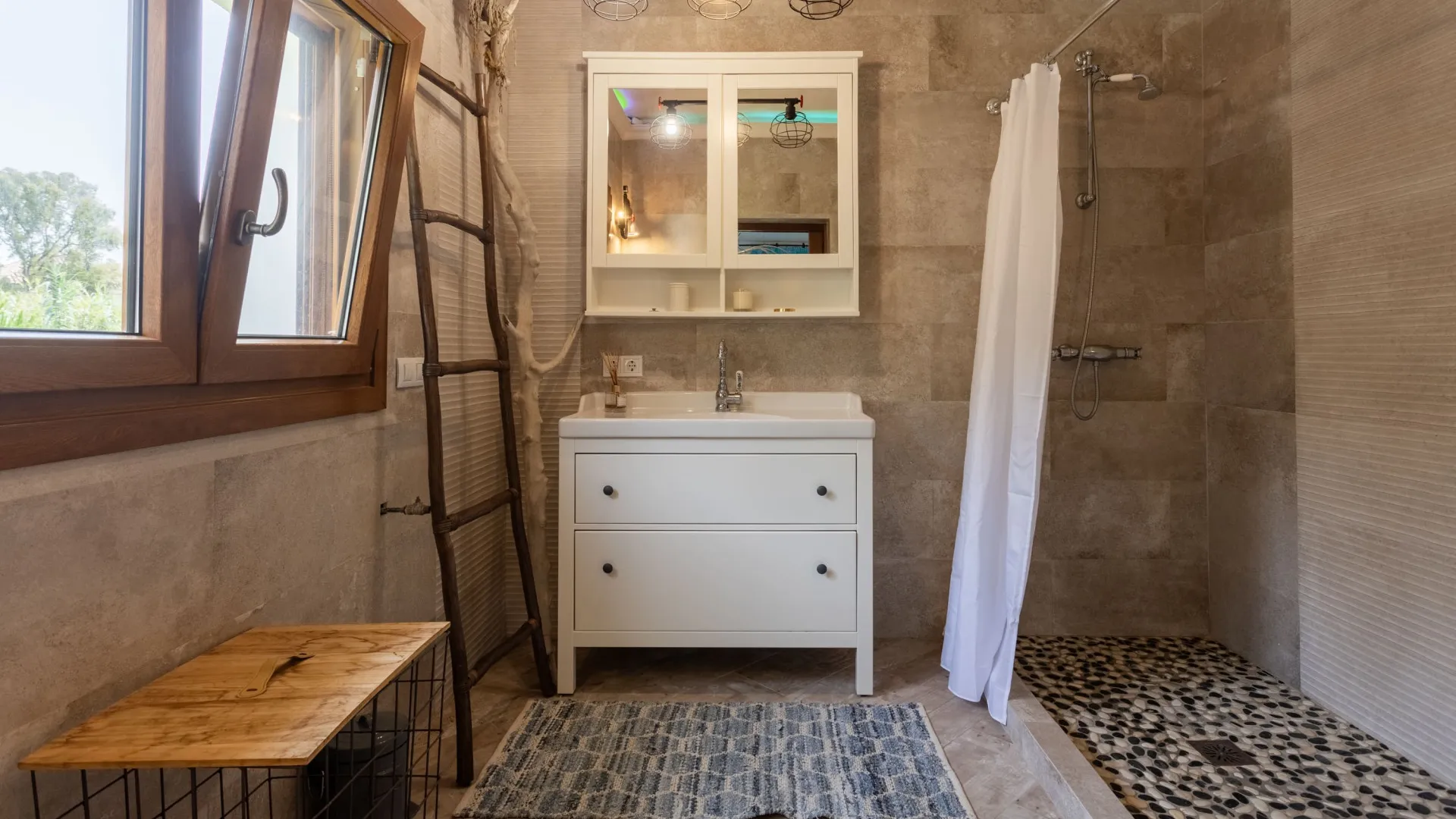 For sale Guadalmina Baja villa with 4 bedrooms