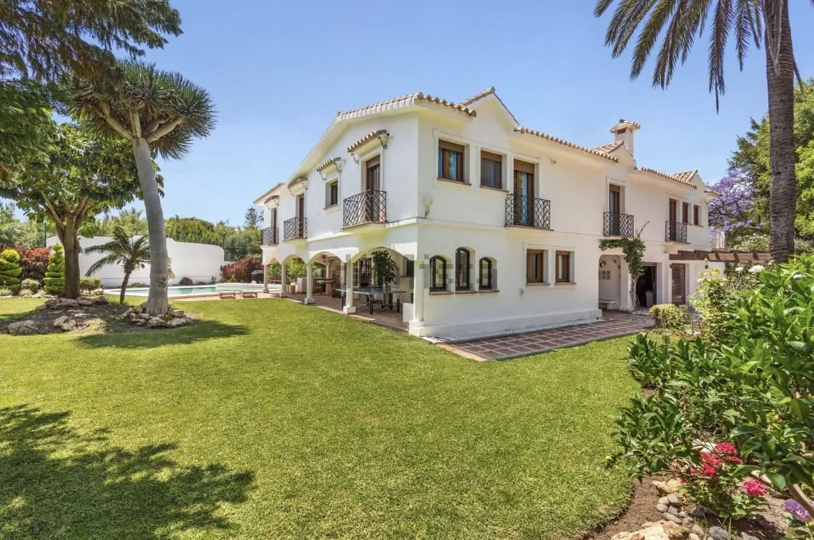 For sale Guadalmina Baja villa with 4 bedrooms