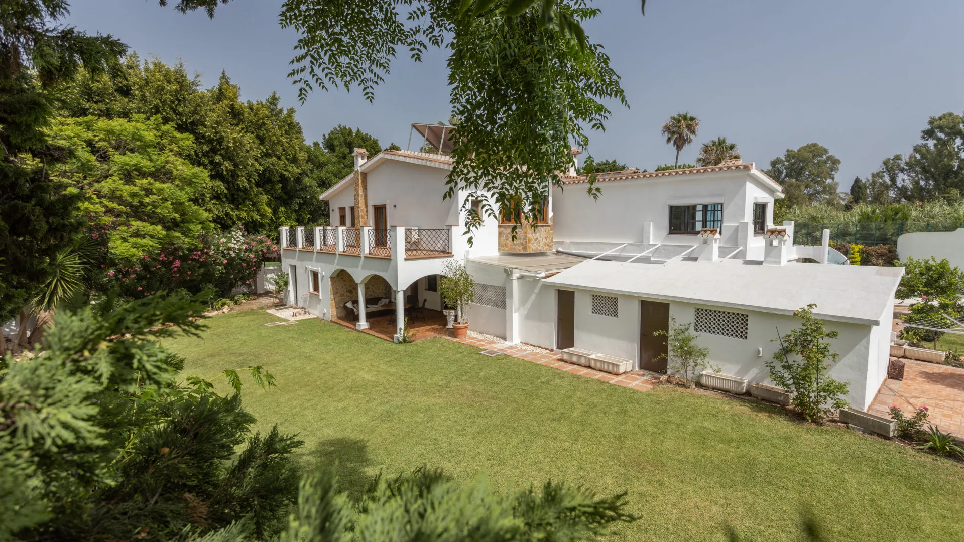 For sale Guadalmina Baja villa with 4 bedrooms