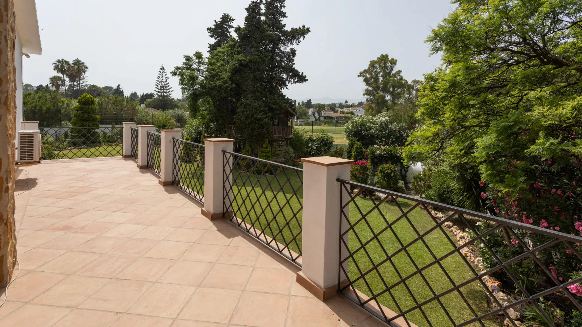 For sale Guadalmina Baja villa with 4 bedrooms