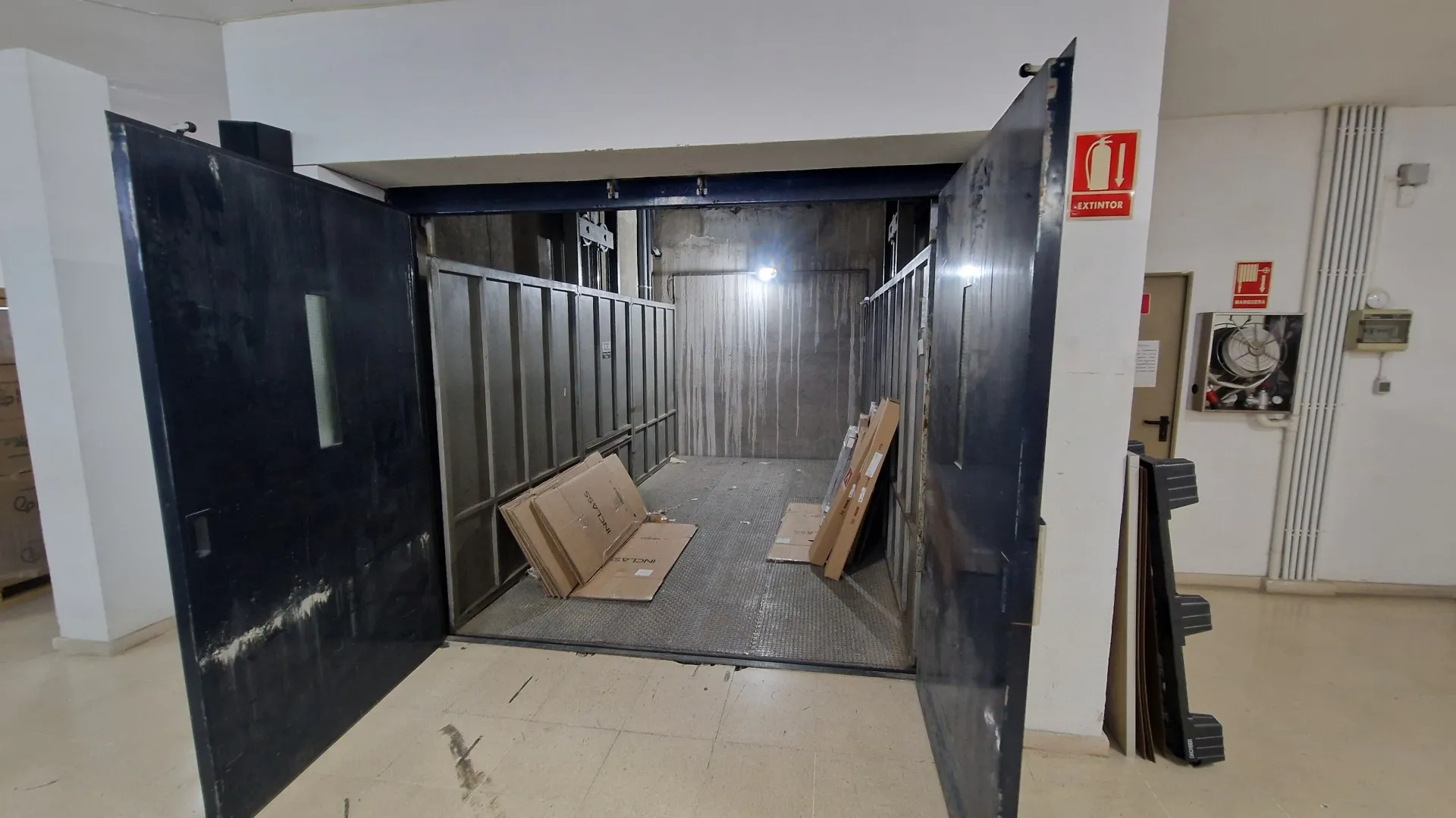 For sale commercial premises in Plaza de toros-La Ermita