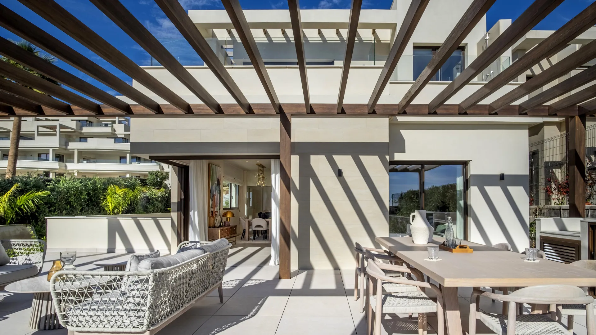 Se vende villa en Beach Side New Golden Mile