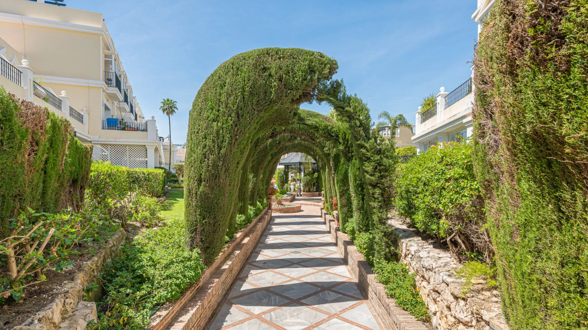 Aloha Gardens, apartamento planta baja a la venta de 2 dormitorios