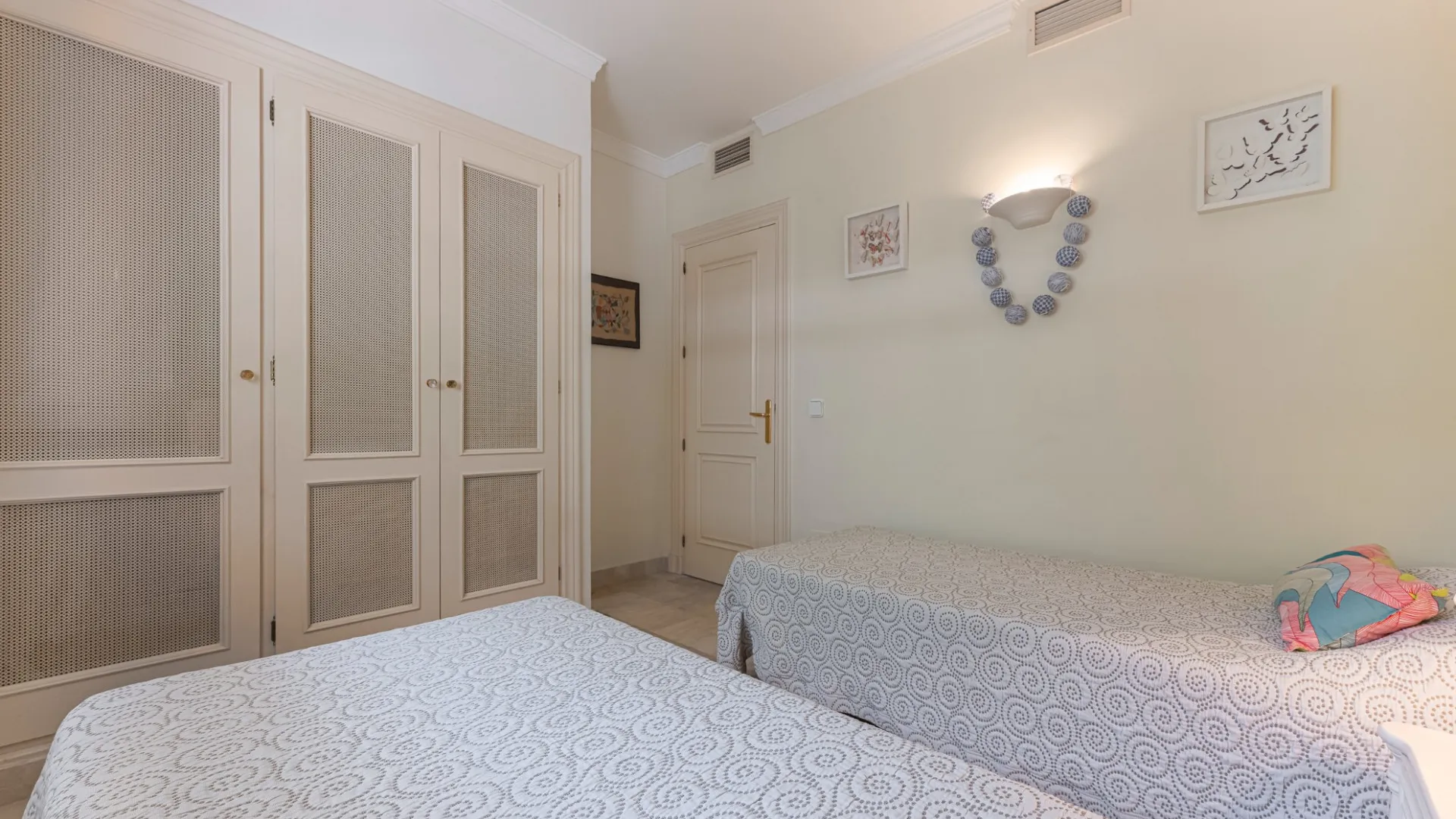 Aloha Gardens, apartamento planta baja a la venta de 2 dormitorios