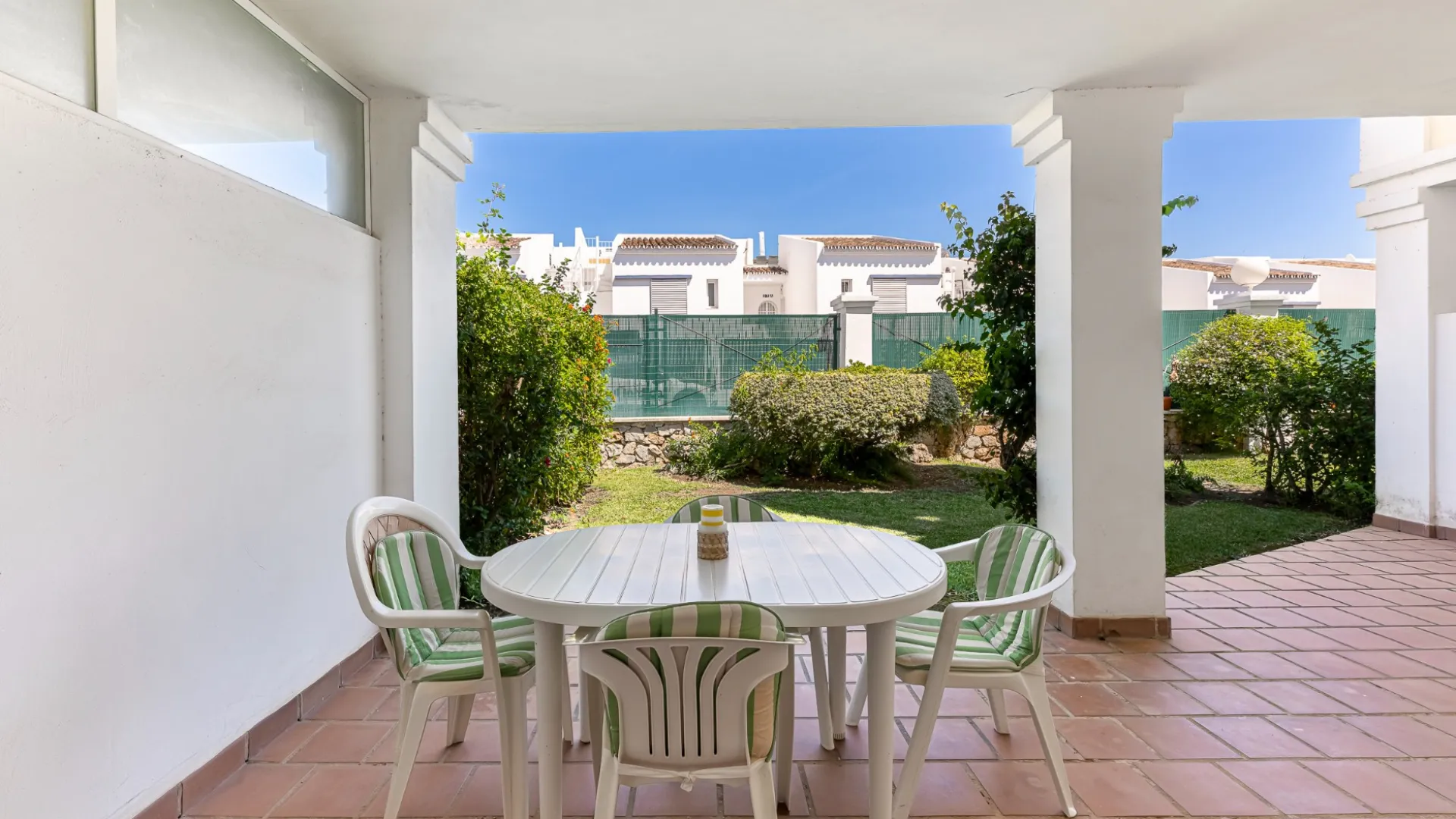 Aloha Gardens, apartamento planta baja a la venta de 2 dormitorios