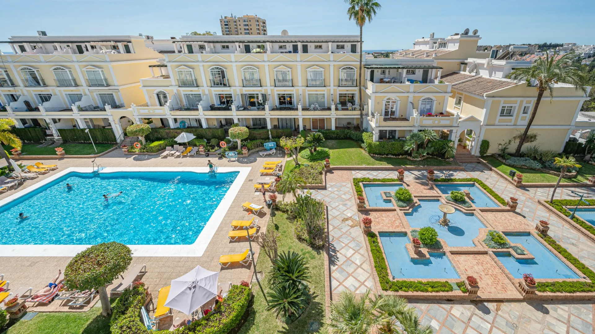 Aloha Gardens, apartamento planta baja a la venta de 2 dormitorios