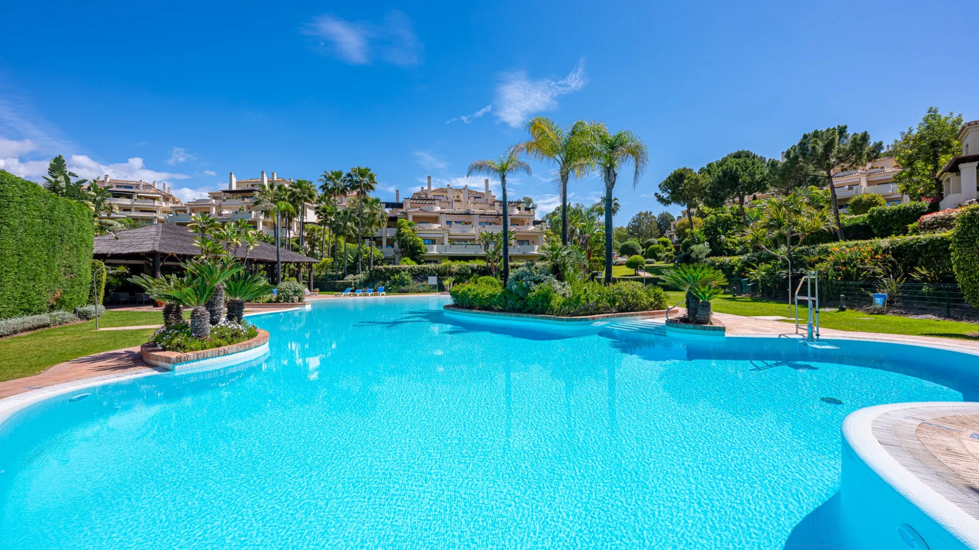 Buy Los Capanes del Golf 3 bedrooms ground floor apartment