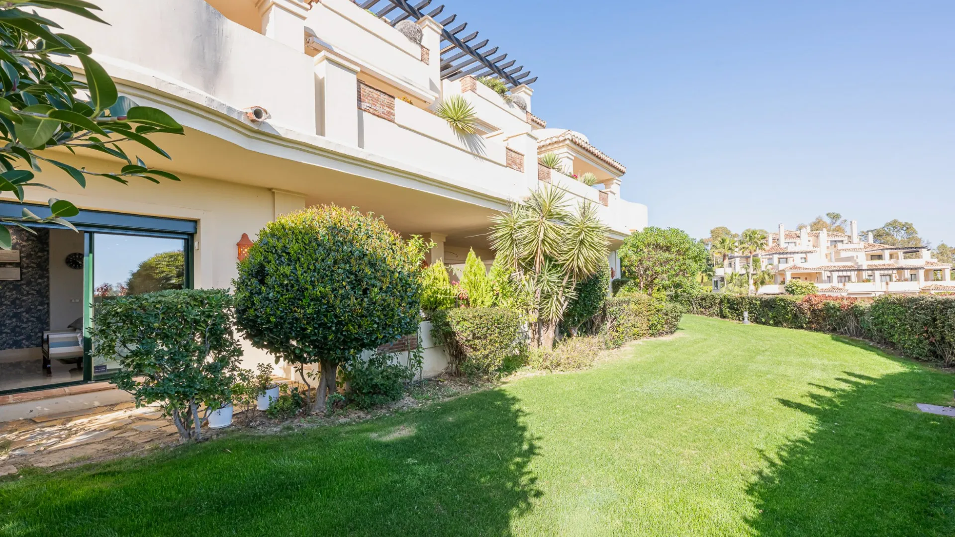 Buy Los Capanes del Golf 3 bedrooms ground floor apartment