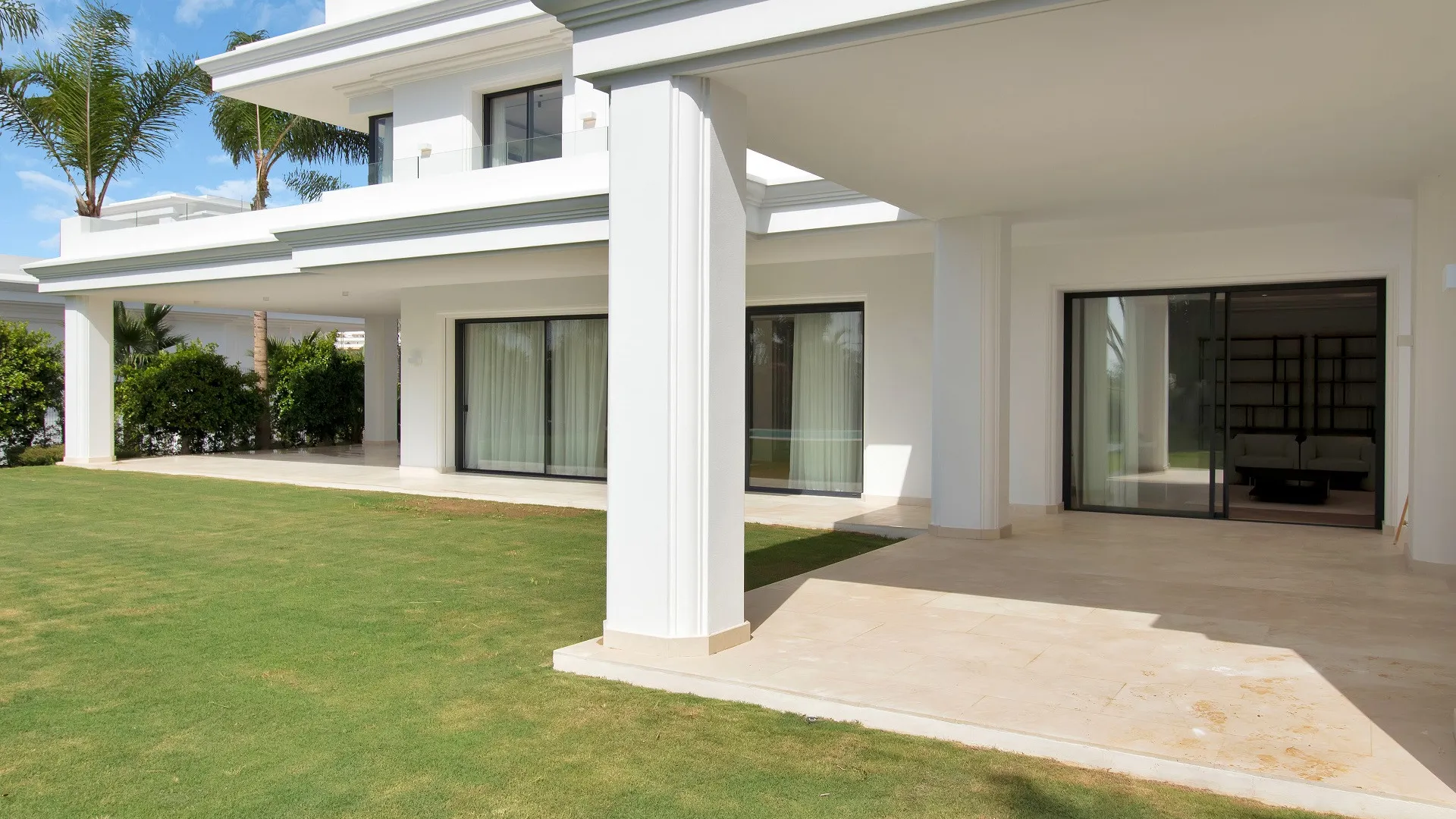 Se vende villa pareada con 6 dormitorios en Las Lomas del Marbella Club