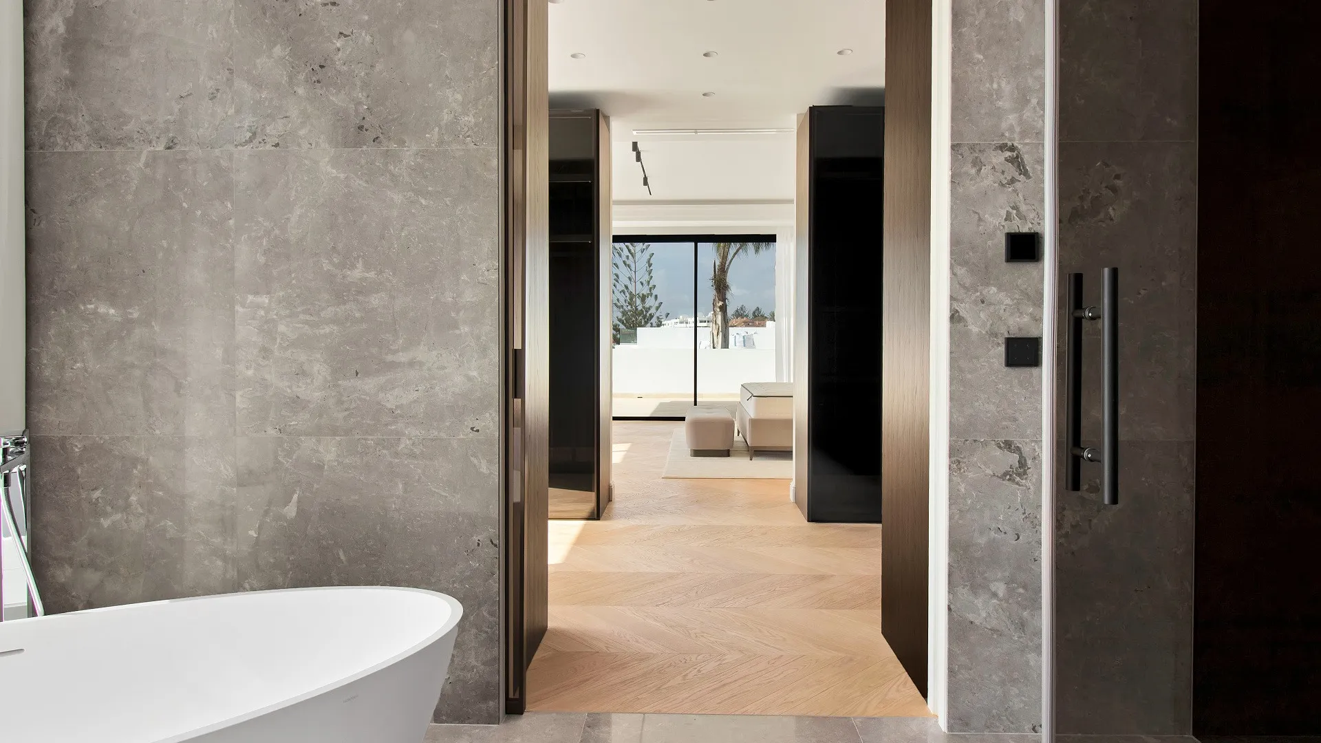 Se vende villa pareada con 6 dormitorios en Las Lomas del Marbella Club