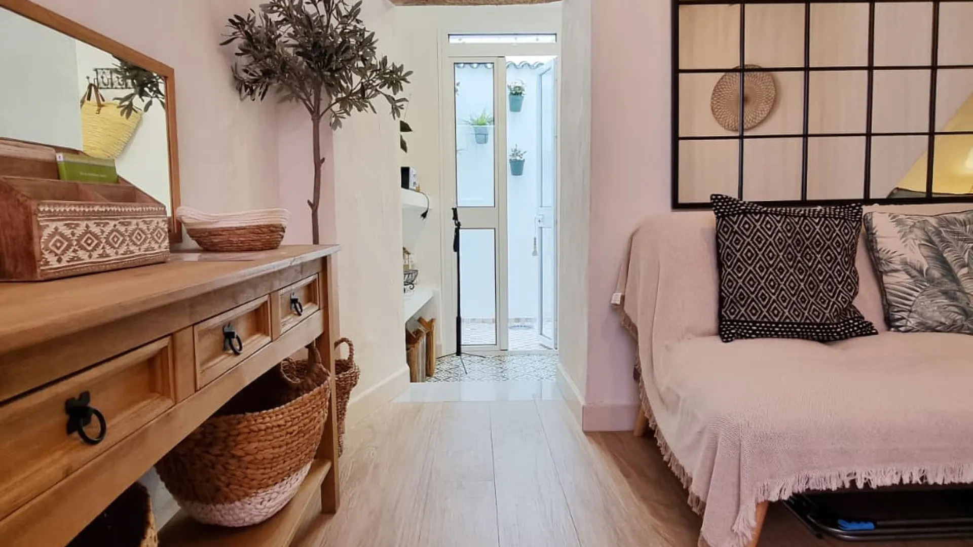 Buy 1 bedroom ground floor apartment in Marbella City