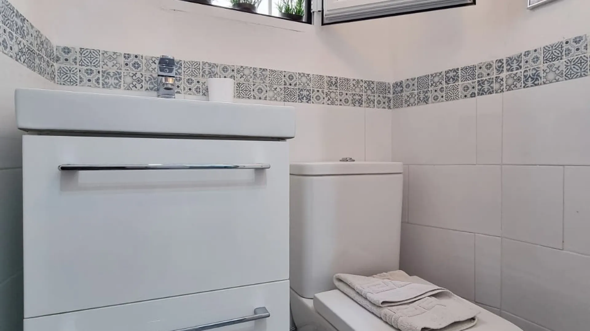 Buy 1 bedroom ground floor apartment in Marbella City