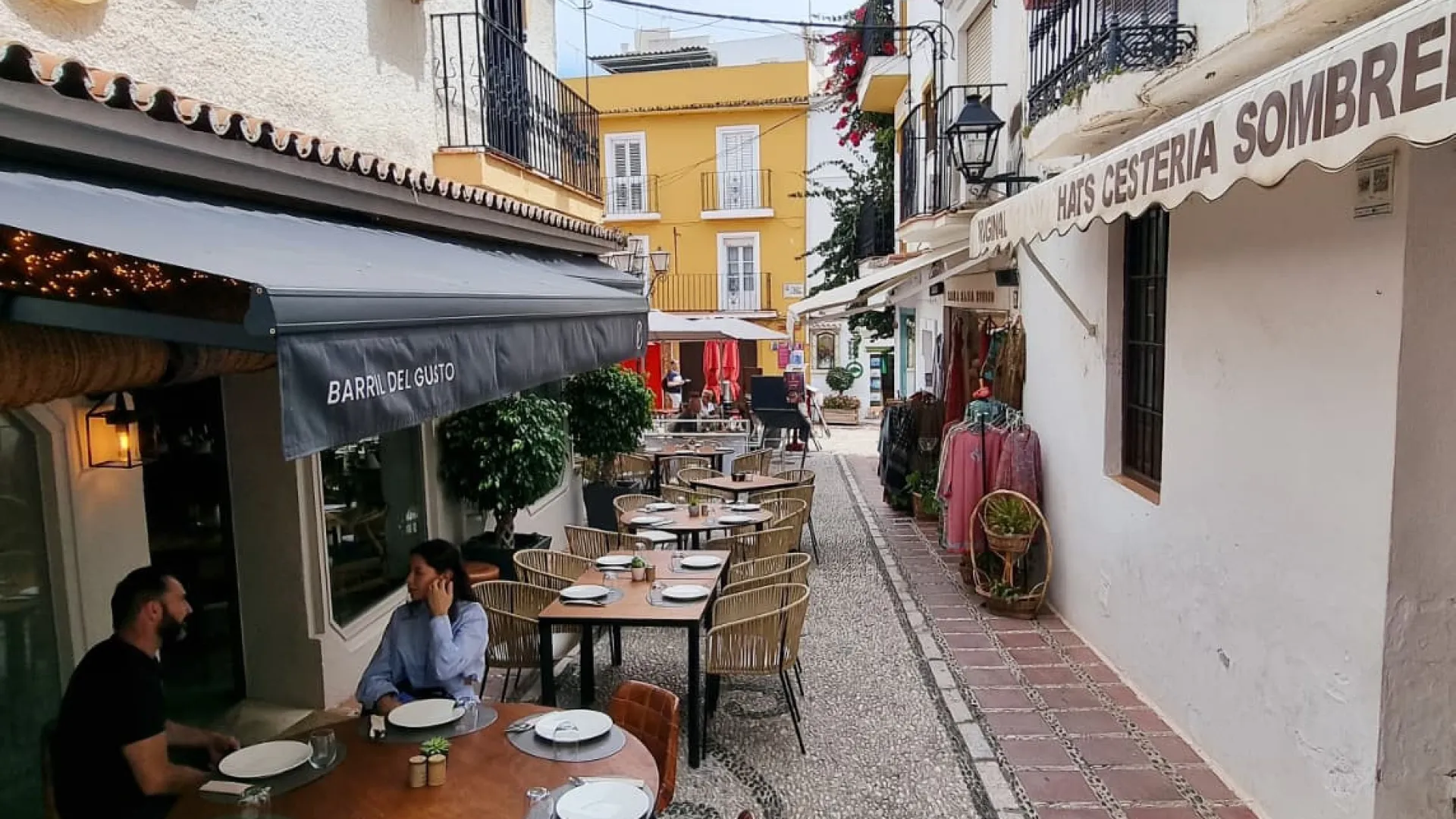 Buy 1 bedroom ground floor apartment in Marbella City